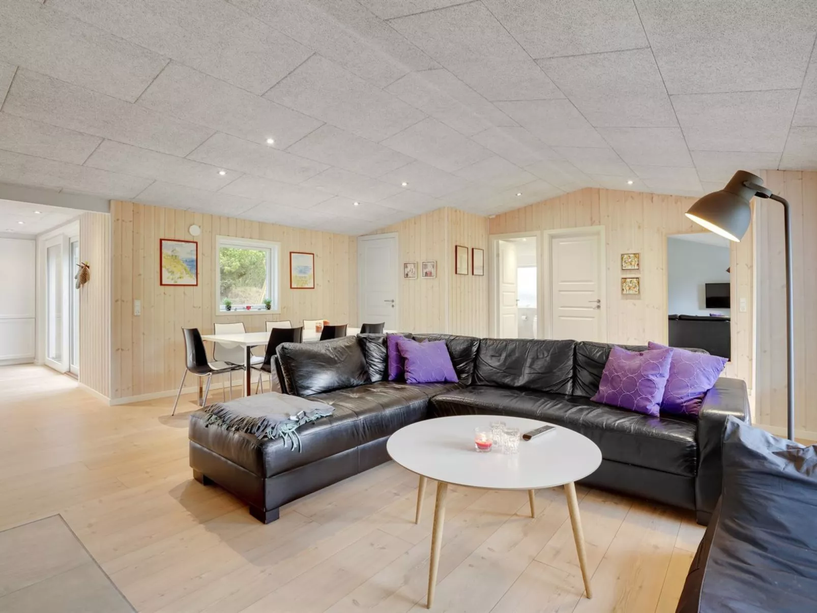 "Solgunn" - 900m from the sea-Inside