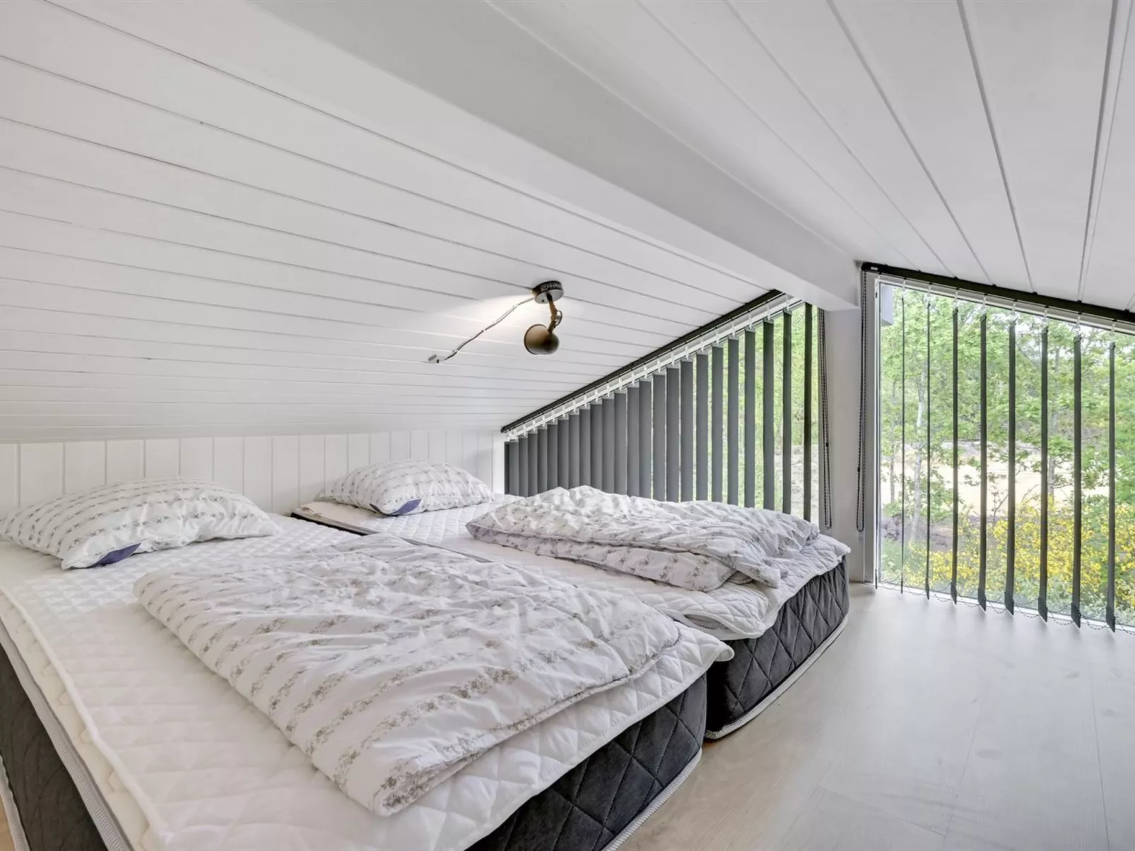 "Liviana" -  from the sea-Drinnen