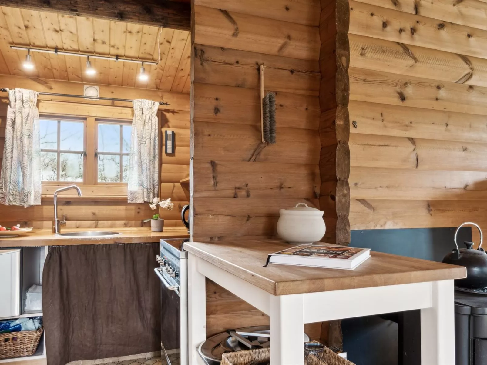 "Ama" - 200m to the fjord-Dedans