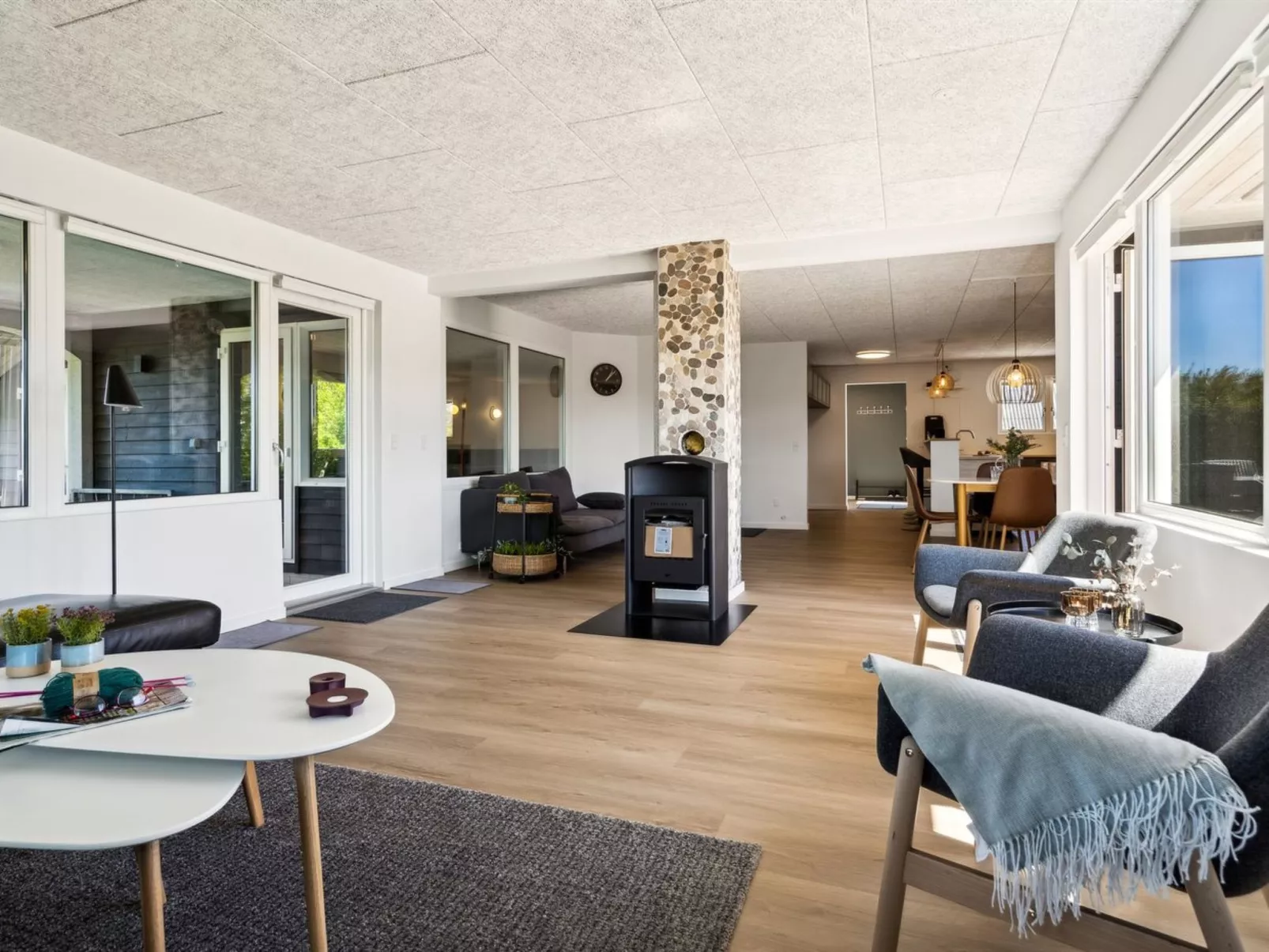 "Eunice" - 850m from the sea-Inside