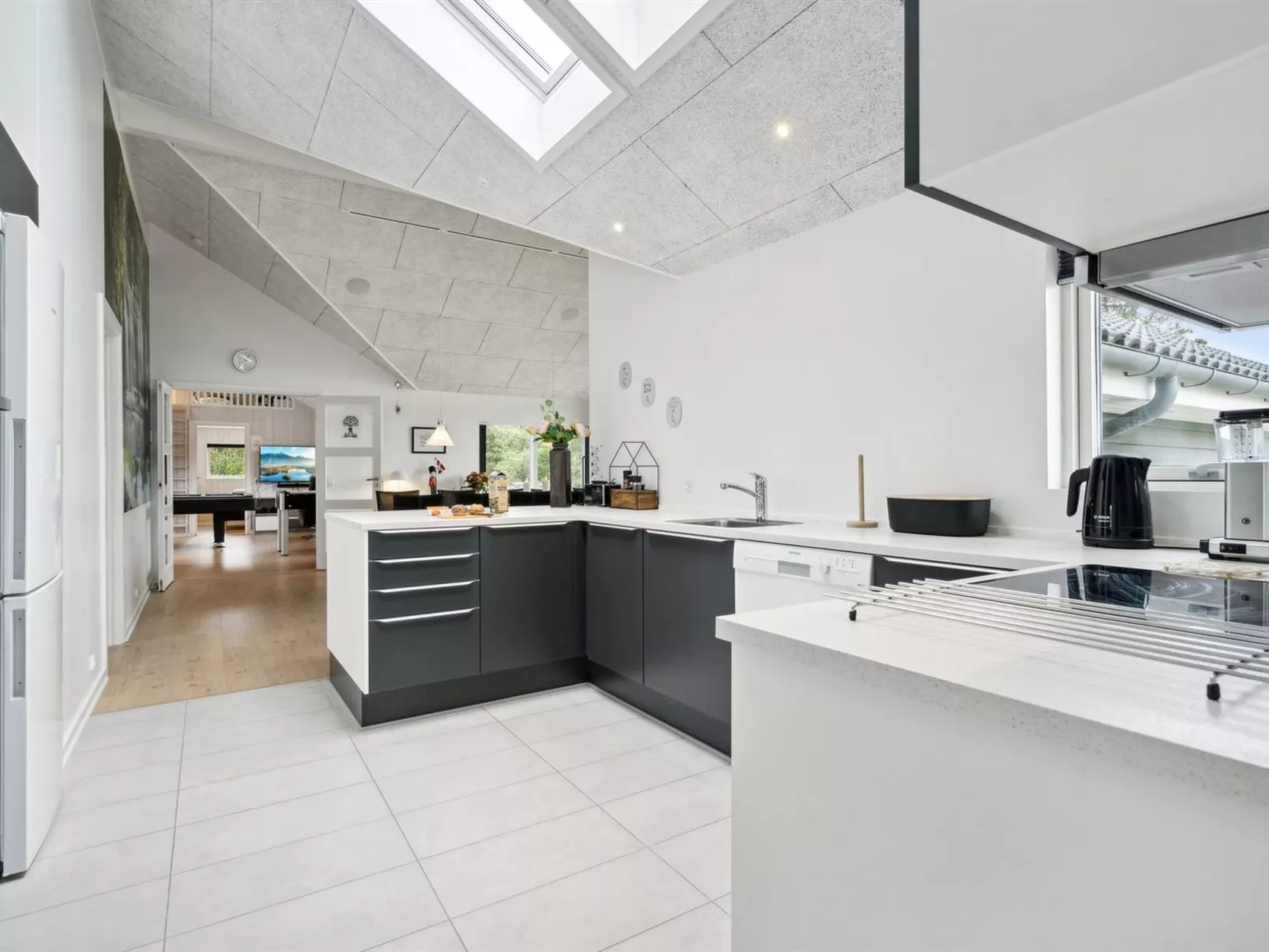 "Amai" - 4.5km from the sea-Inside