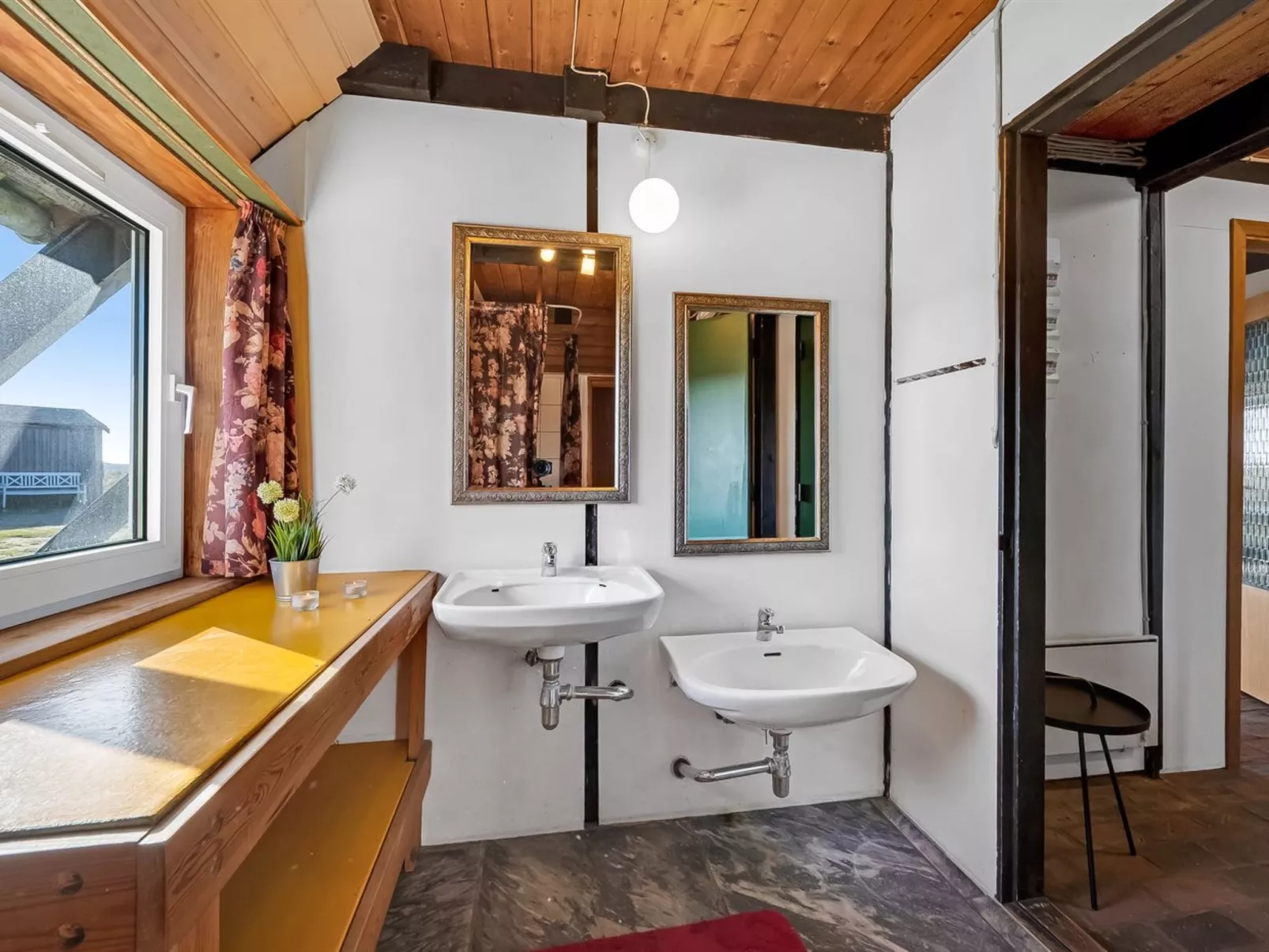 "Kurt" - 75m from the sea-Drinnen