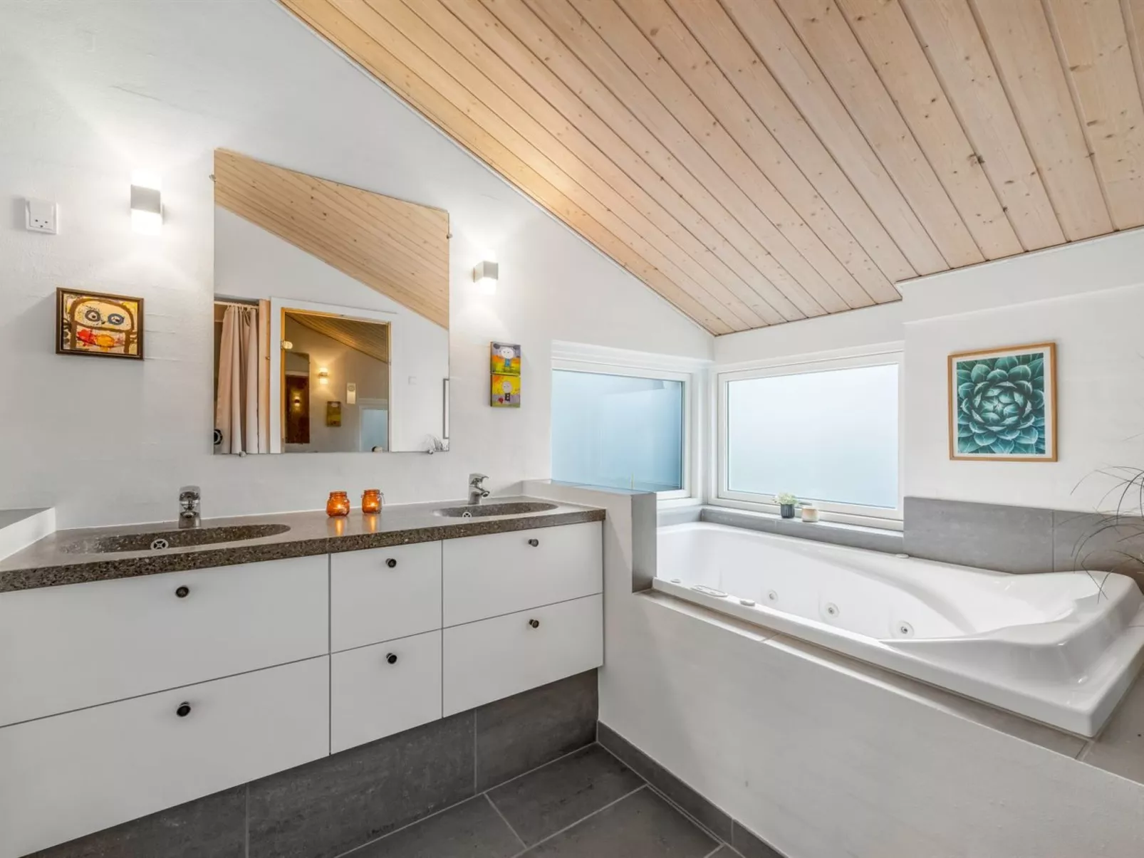 "Noreen" - 1.4km to the fjord-Dedans