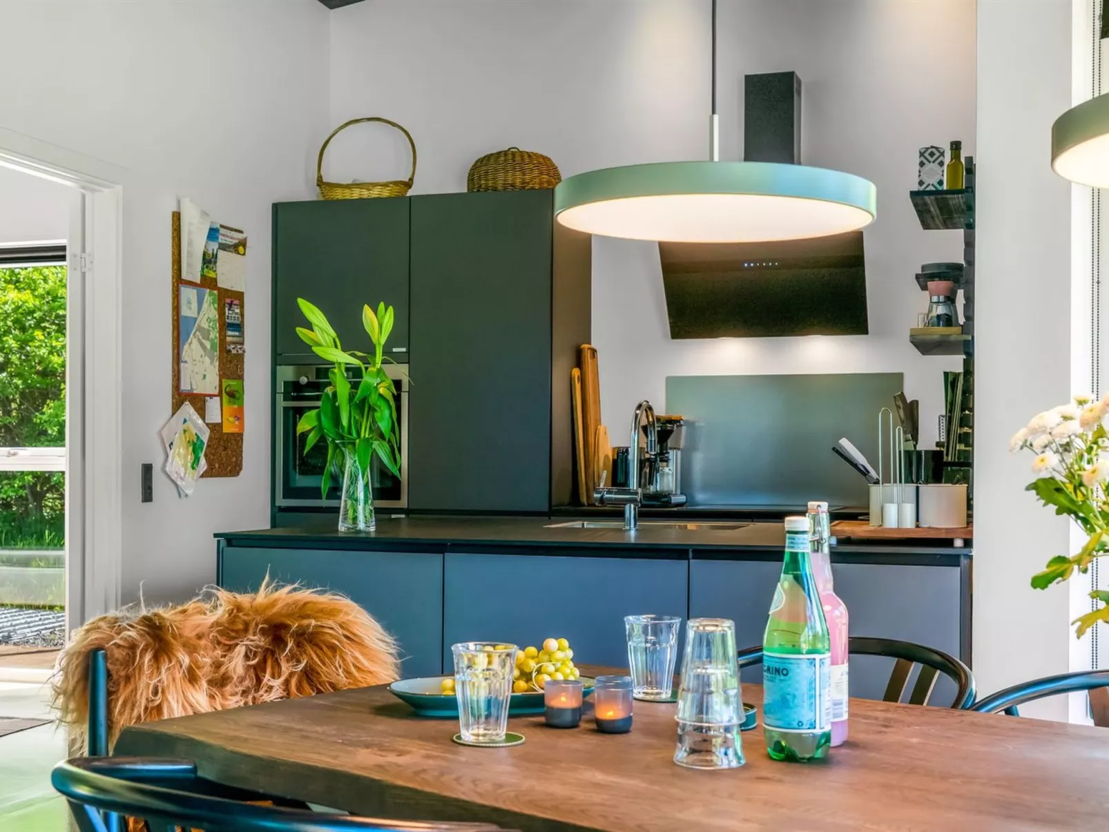 "Melina" - 900m to the fjord-Drinnen