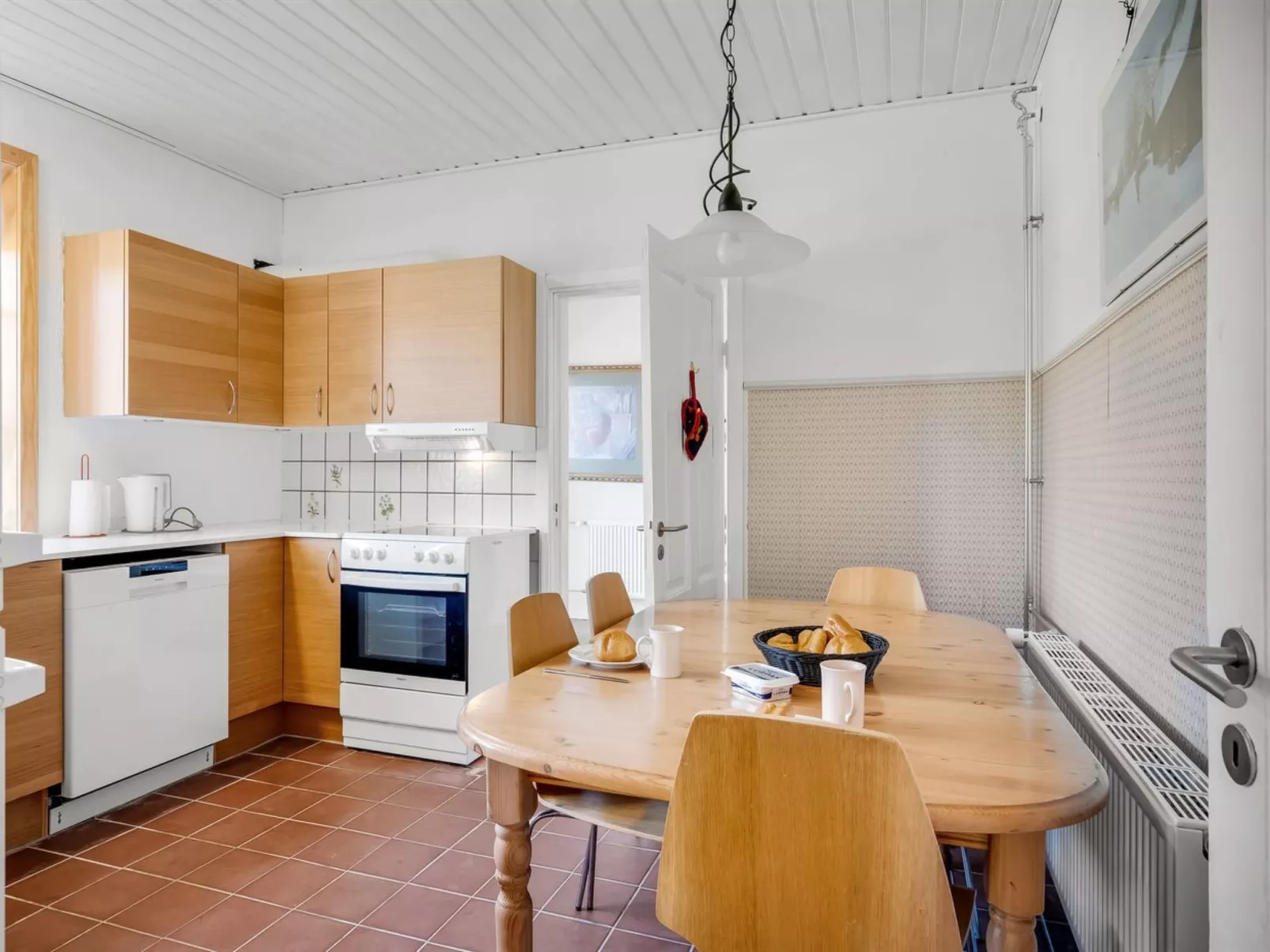 "Ejnarine" - 600m to the fjord-Drinnen