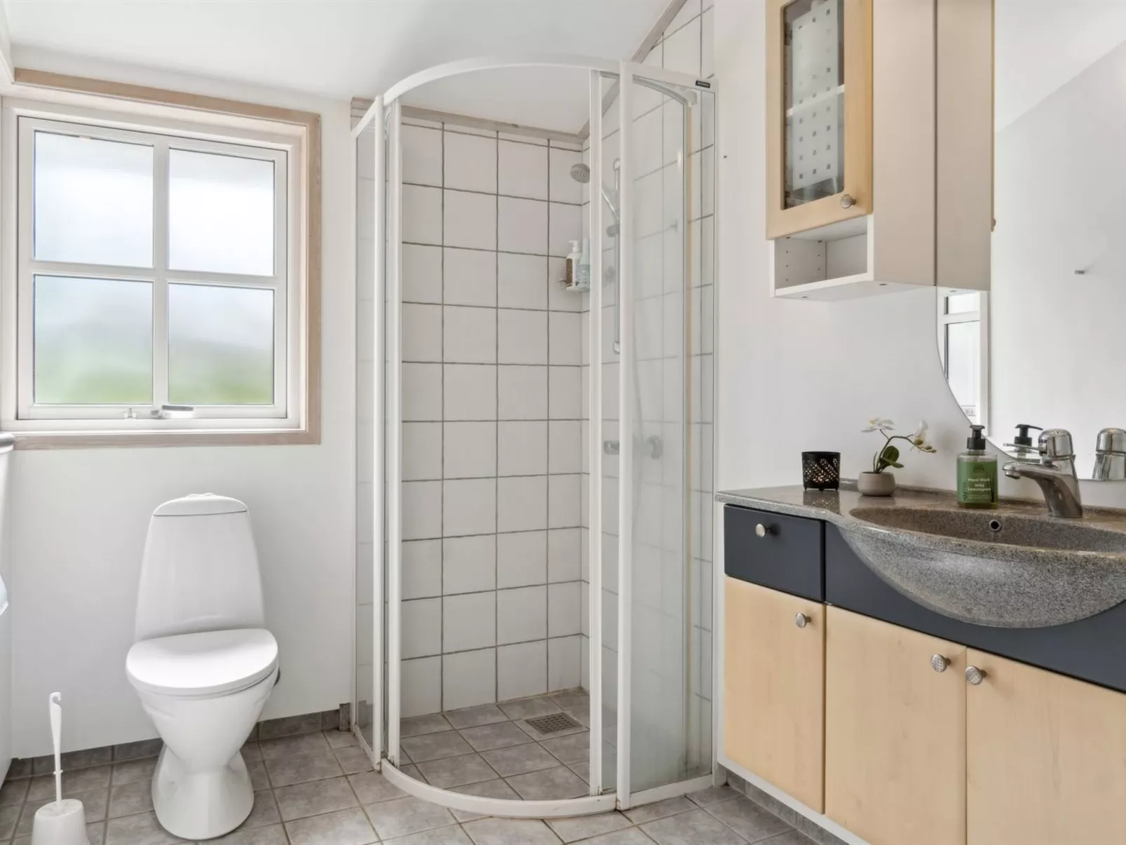 "Launo" - 1.1km to the fjord-Drinnen