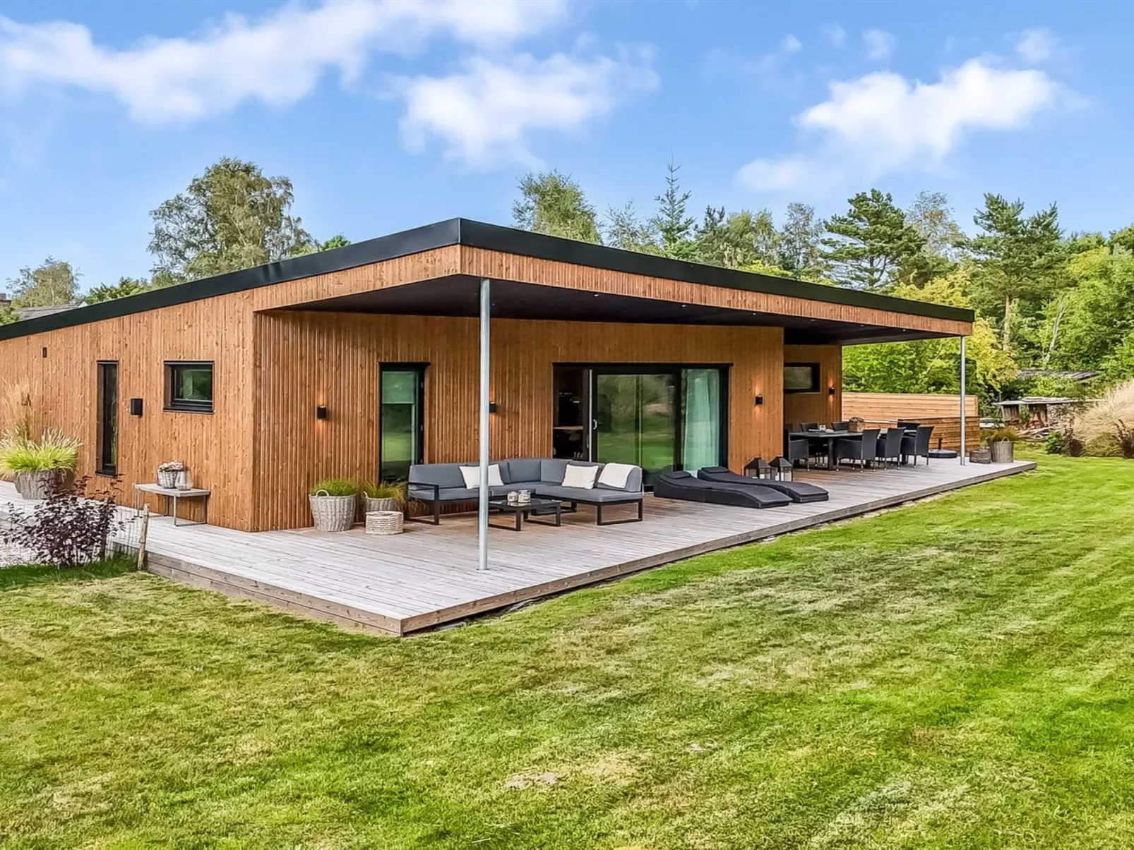 "Karlene" - 300m from the sea-Outside