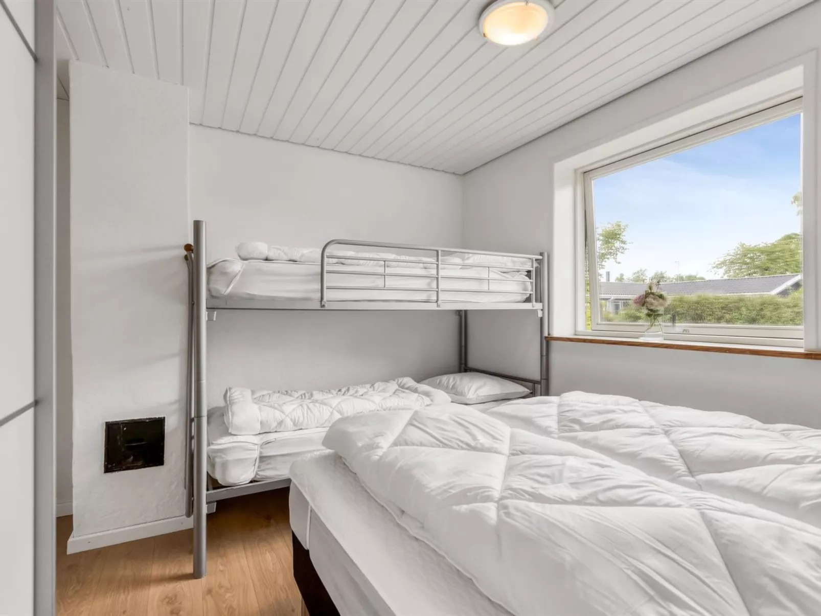 "Sissela" -  from the sea-Drinnen