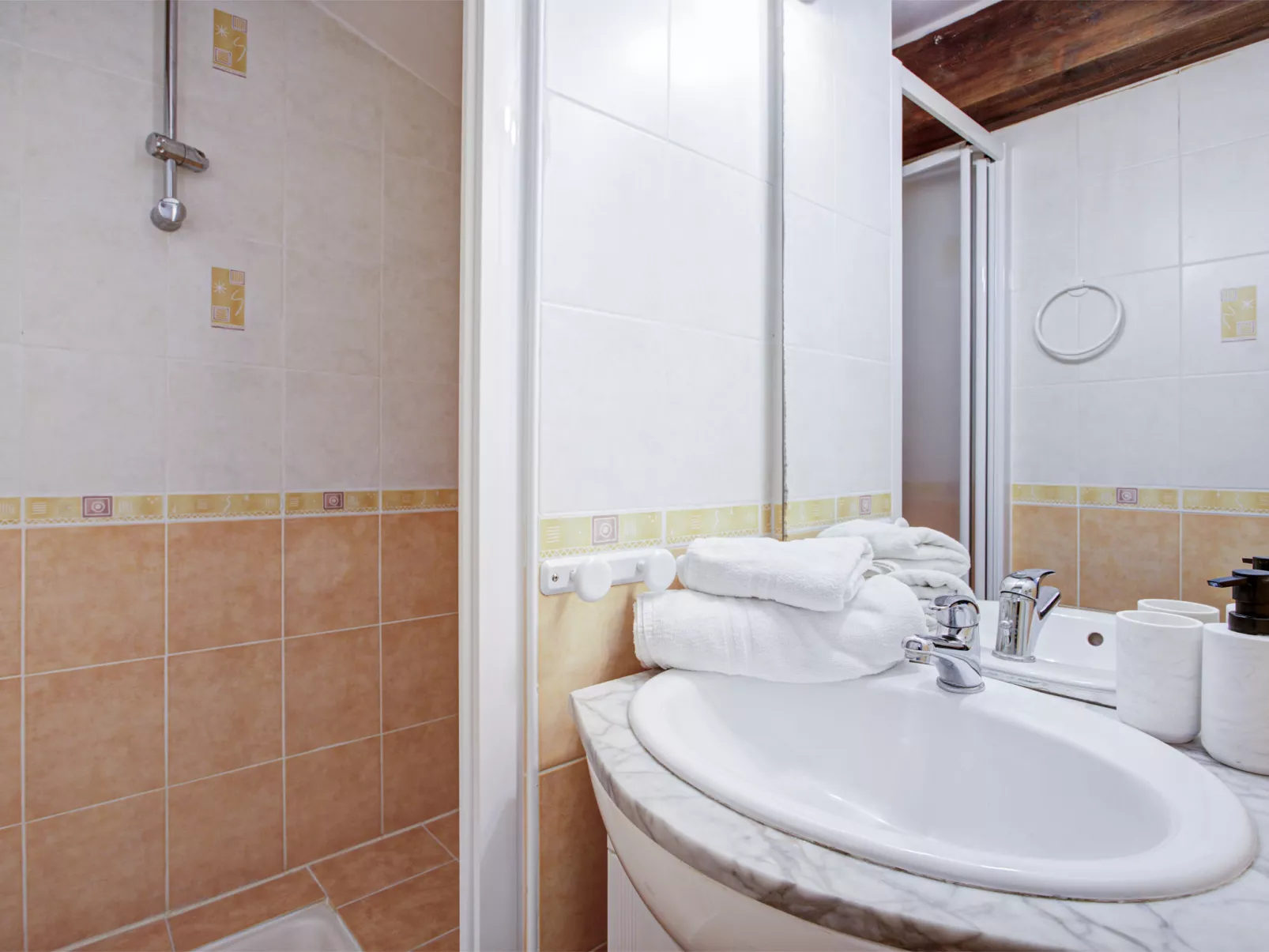 Villa 12 Cassin-Inside