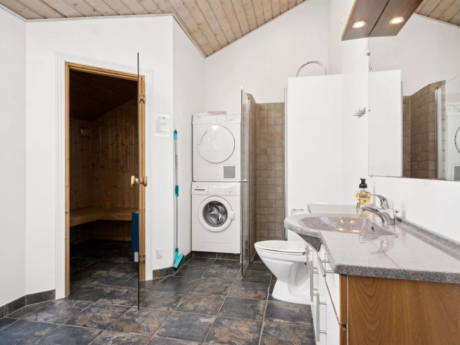 "Gunva" - 30km from the sea-Dedans