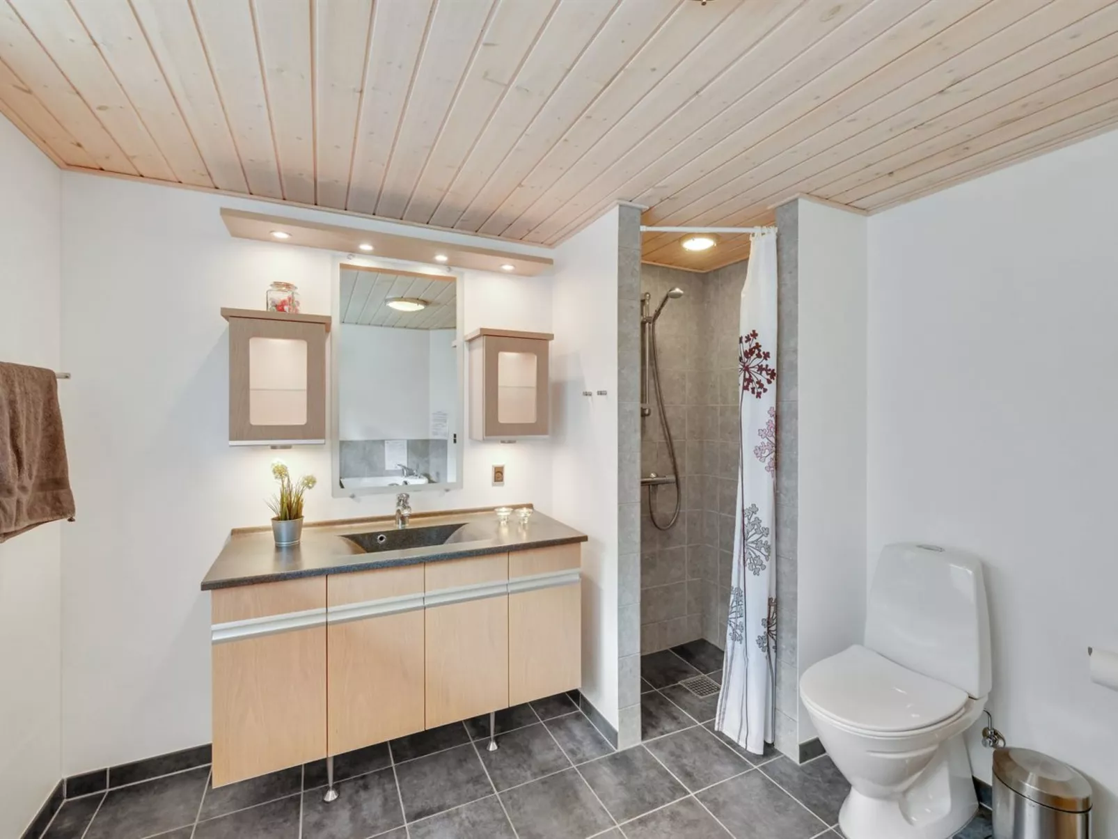 "Tjorven" - 250m to the fjord-Drinnen