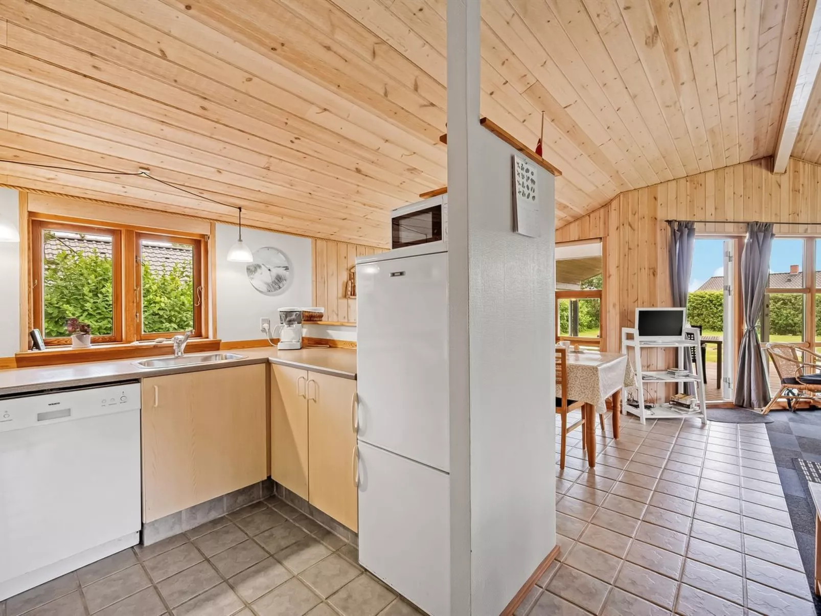 "Åsa" - 500m to the fjord-Inside