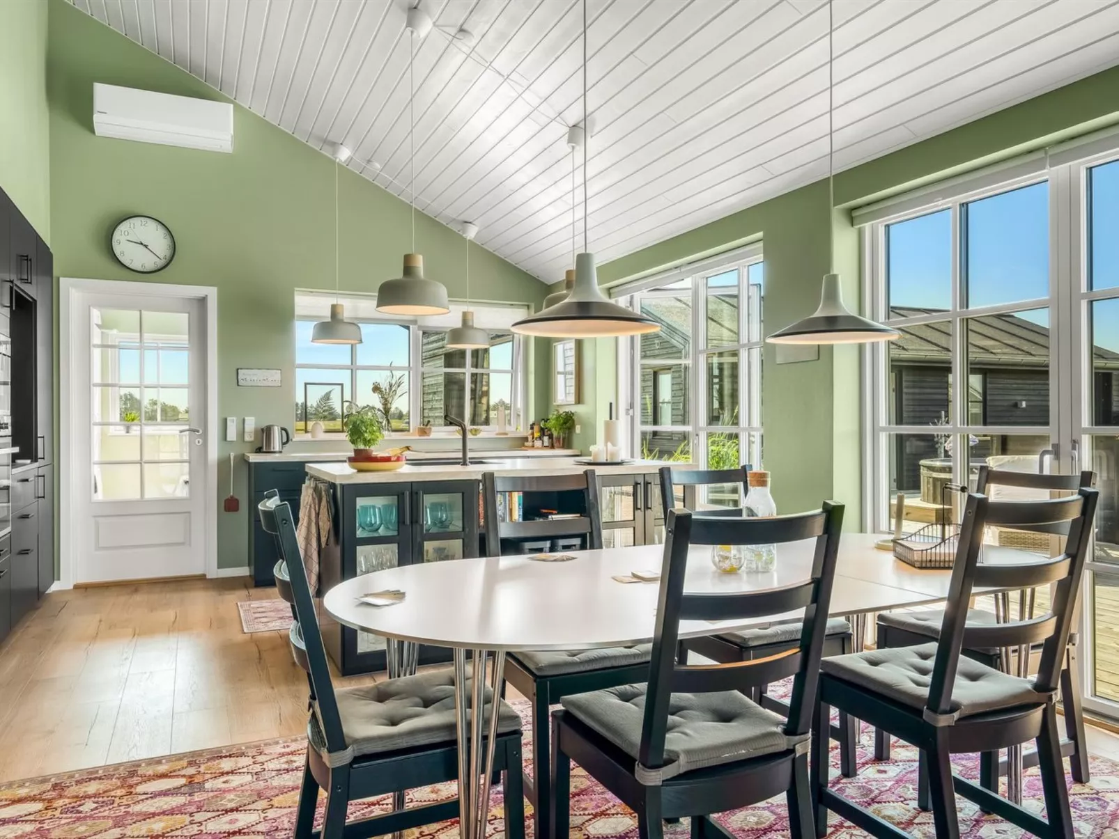 "Inola" - 1km from the sea-Inside