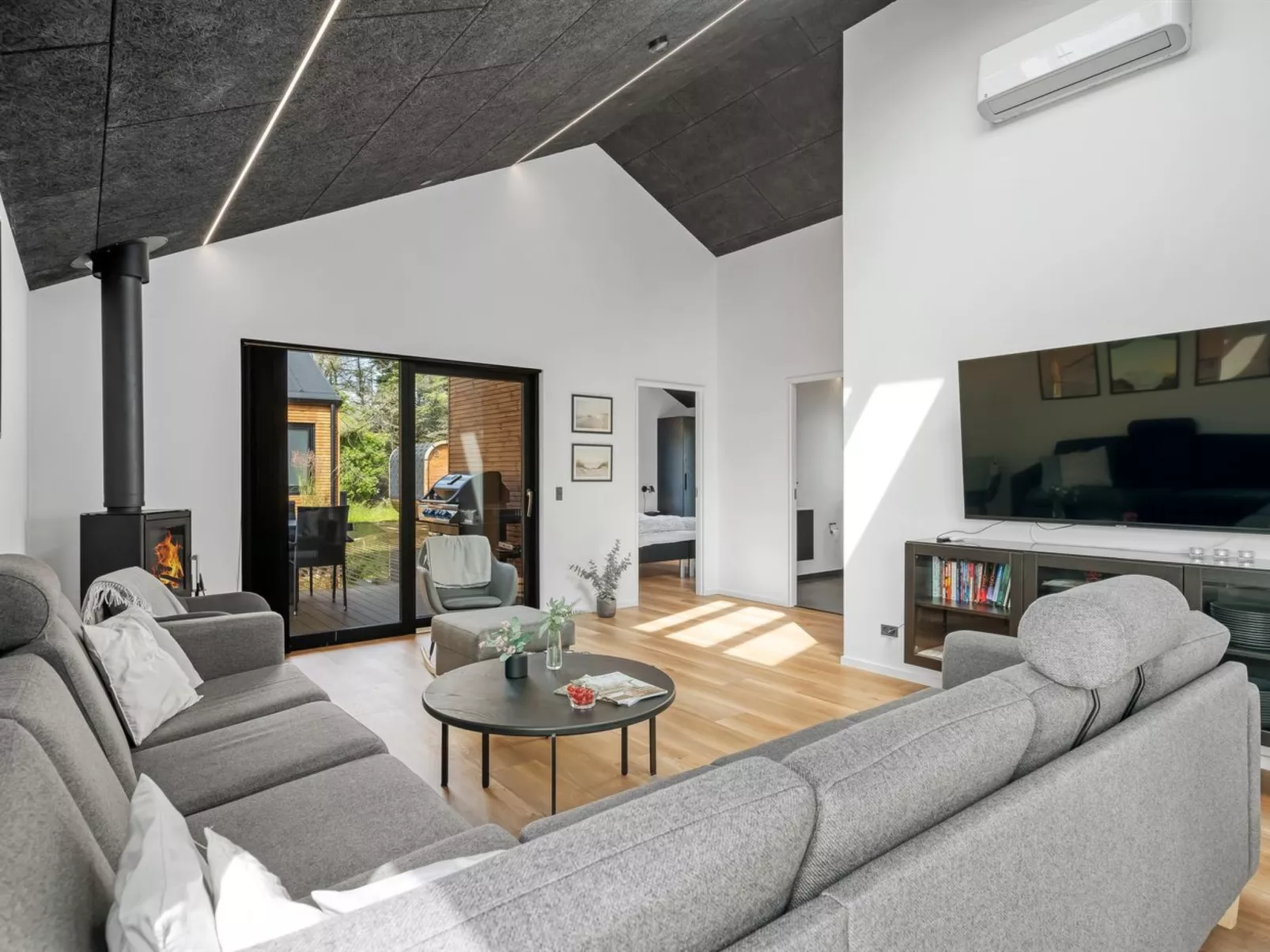 "Udder" - 1.5km from the sea-Inside