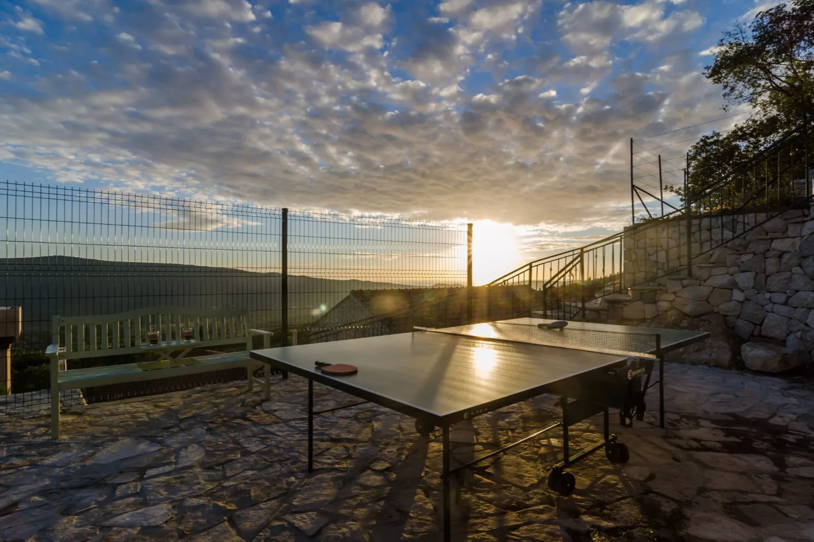 Villa Falcon Rook - Four-Bedroom Villa with Terrace and Swimming Pool-Terrasse / balcon