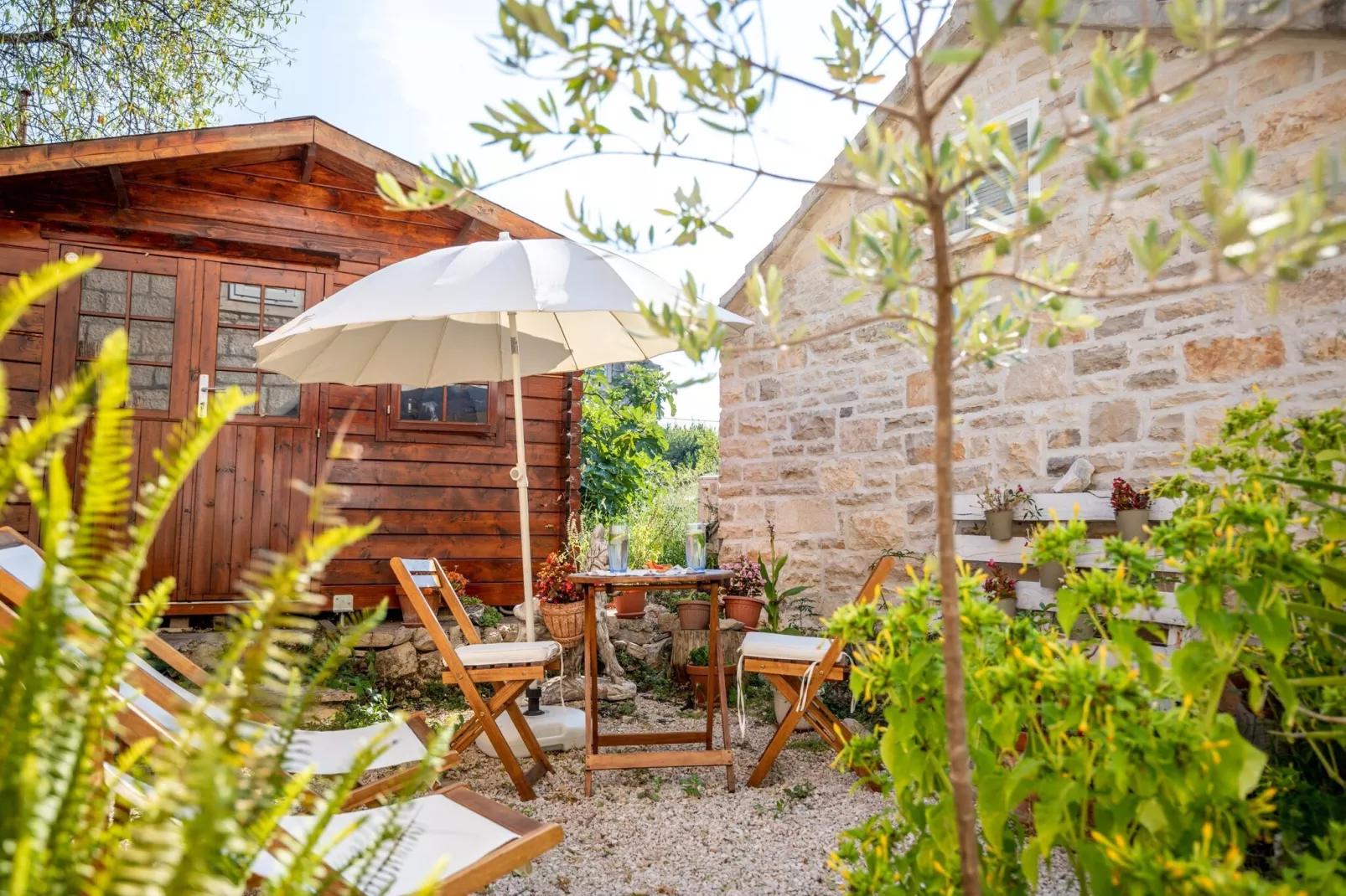 Stone House Harmony -Studio Apartment with Patio and Garden View ( 2 )-Im Freien