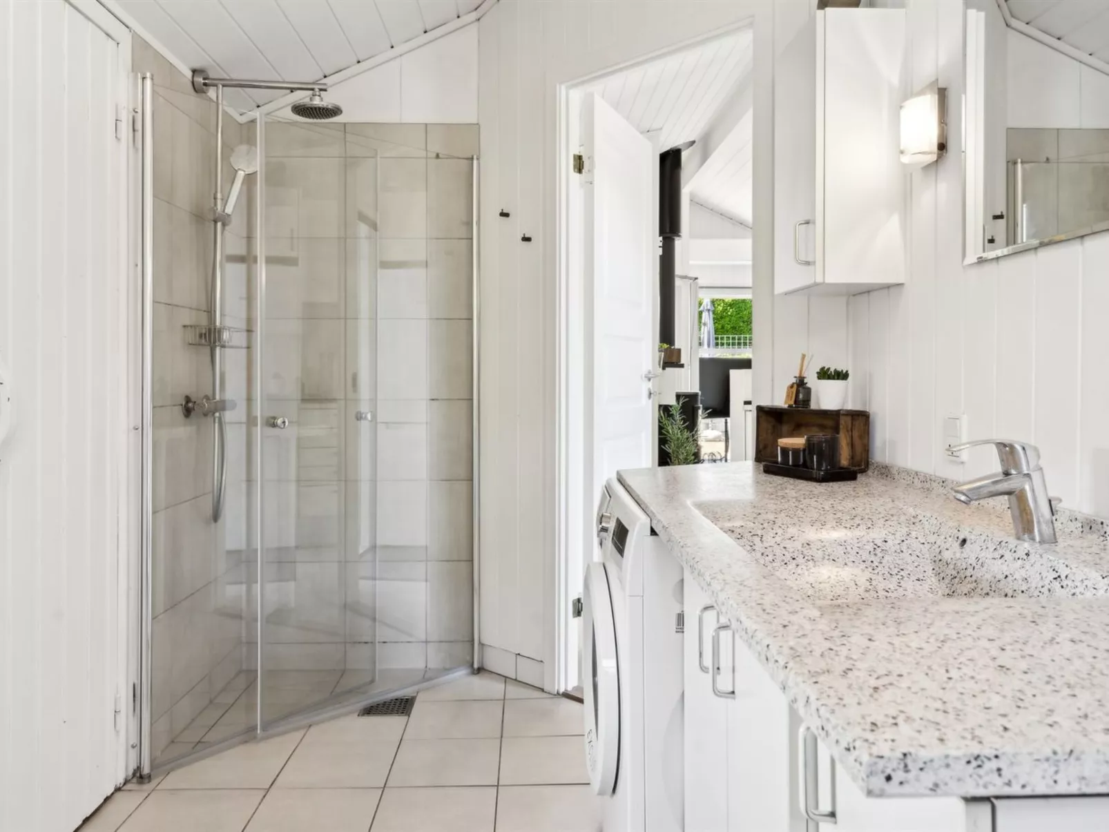 "Enida" - 350m to the fjord-Inside