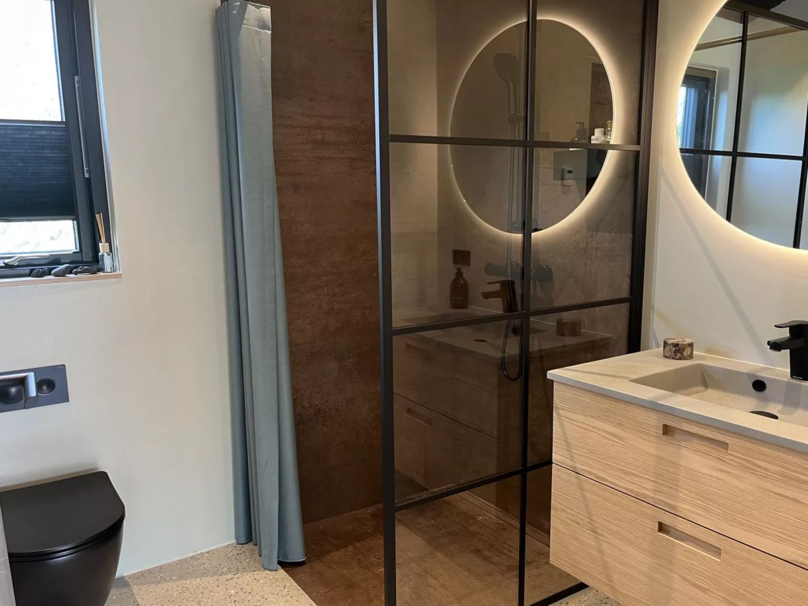 "Jaane" -  from the sea-Dedans