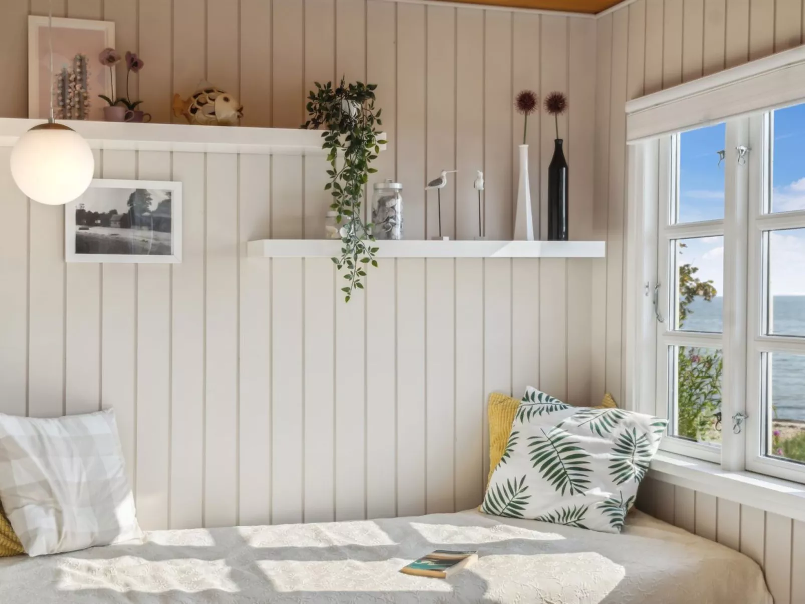 "Drifa" - 20m from the sea-Drinnen