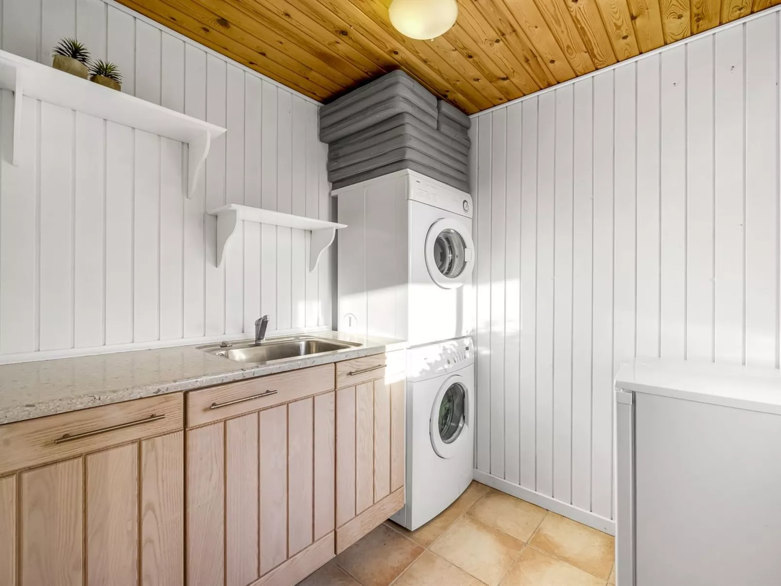 "Sampo" - 150m to the fjord-Drinnen