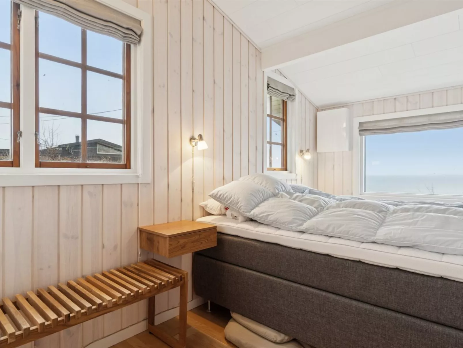 "Titta" - 10m to the fjord-Inside