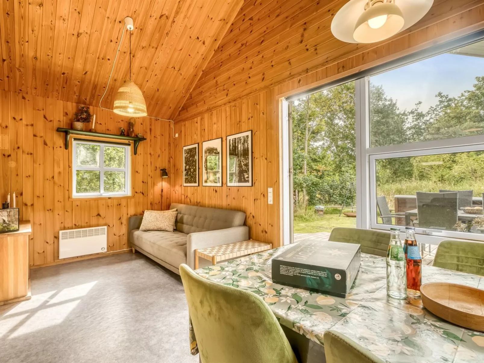 "Unge" - 2.9km from the sea-Drinnen