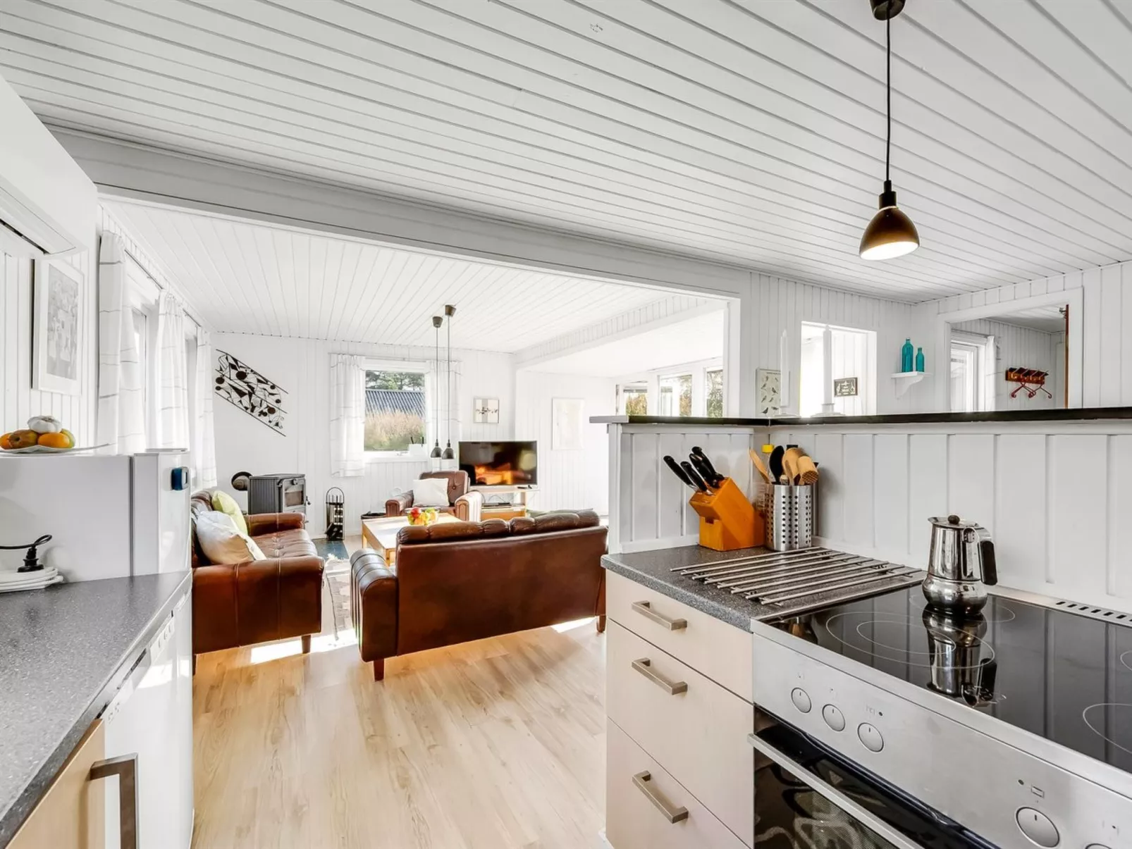 "Pirjo" - 350m to the fjord-Dedans