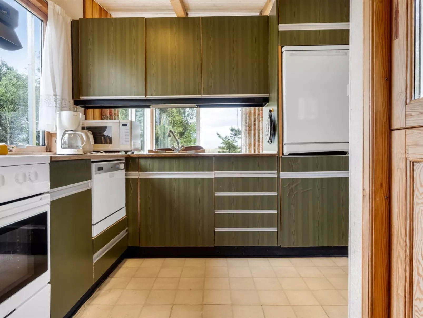 "Kimi" - 75m from the sea-Drinnen