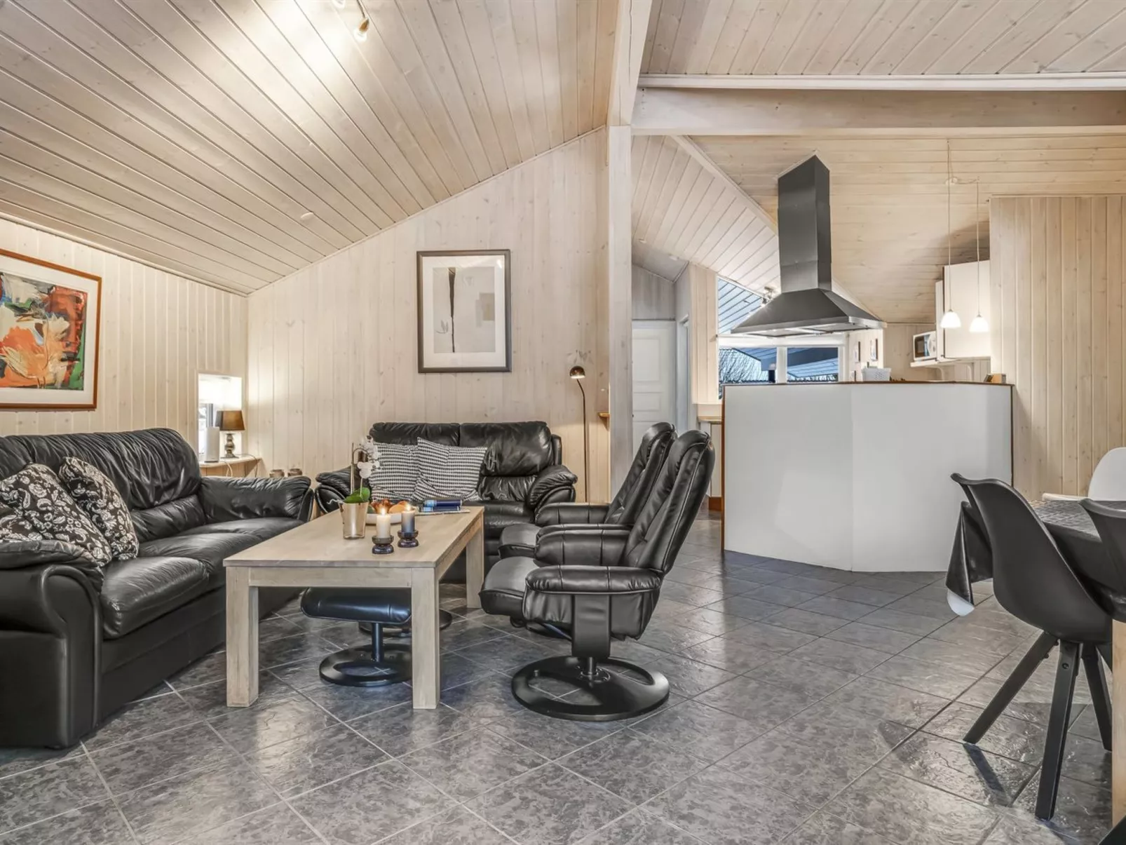 "Elvin" - 2km from the sea-Inside