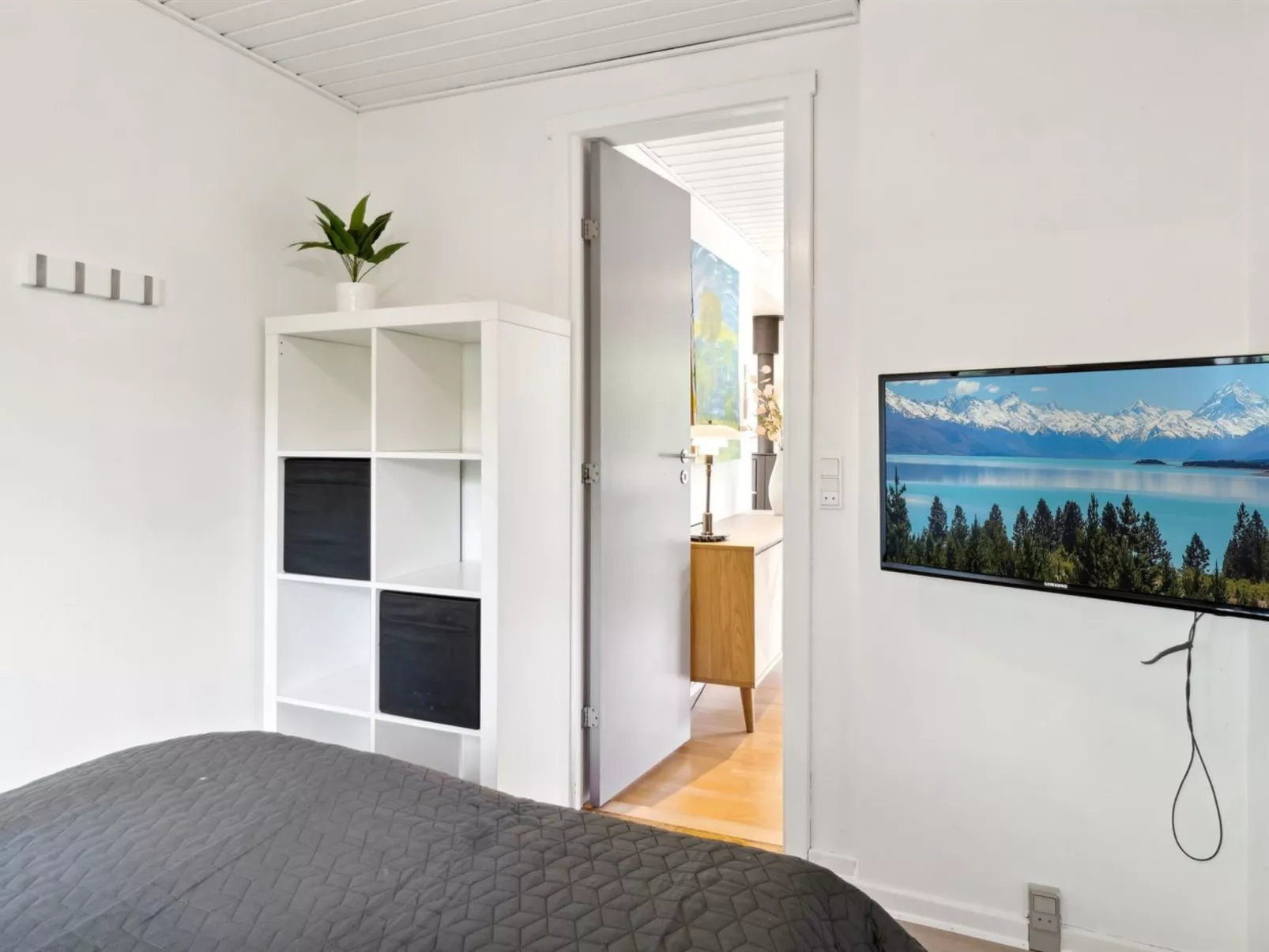 "Hjalmine" - 1.4km from the sea-Inside