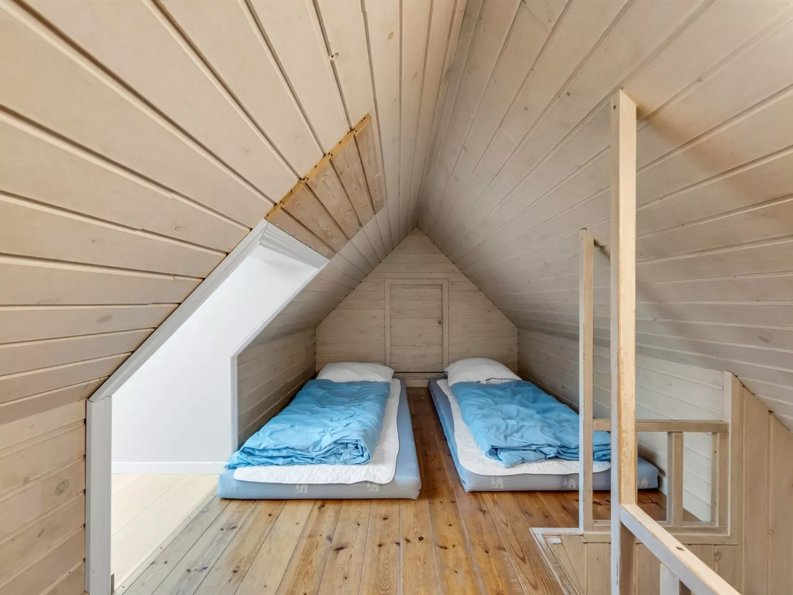 "Madsen" -  from the sea-Dedans