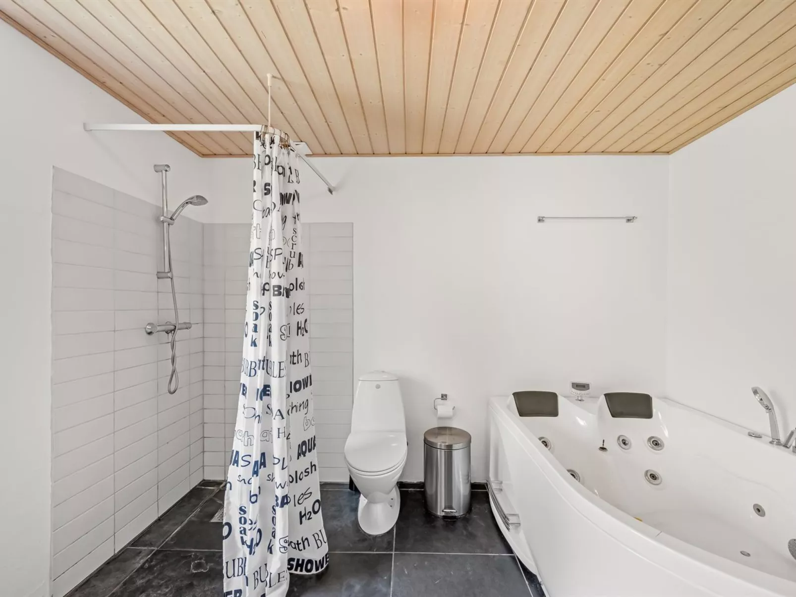 "Trena" - 1.2km to the fjord-Inside