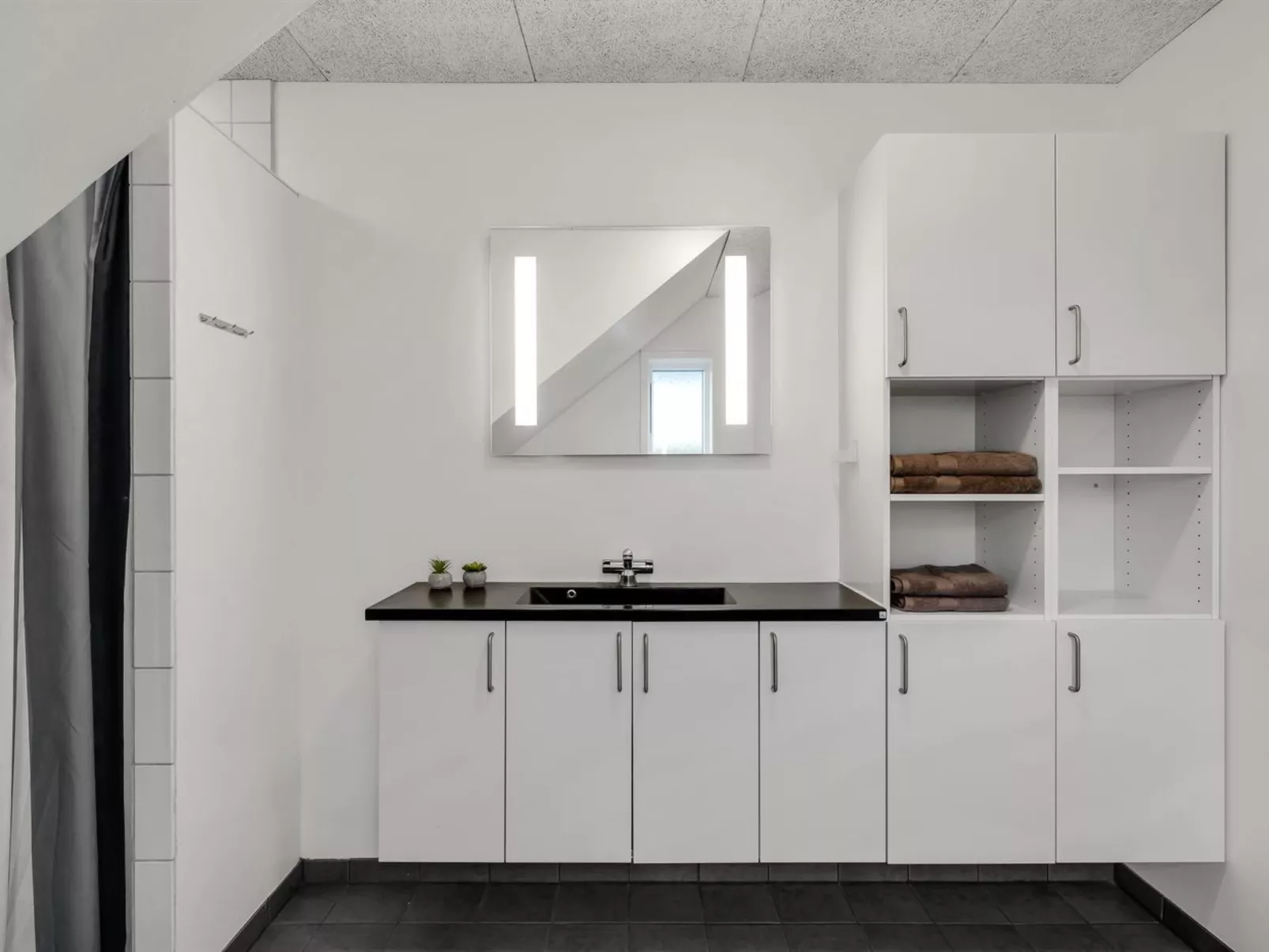 "Kamp" - 1km to the fjord-Inside