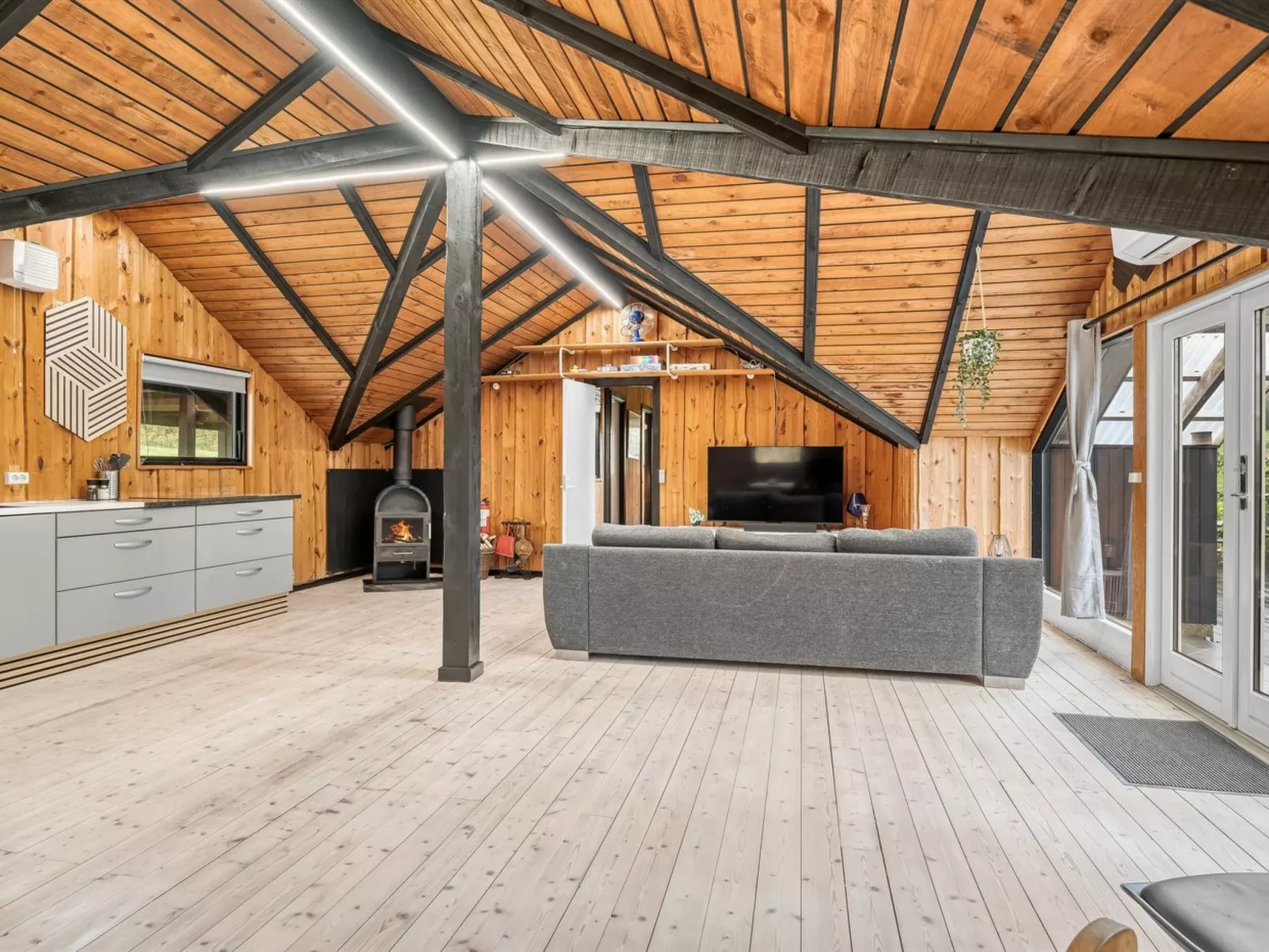 "Jantje" - 500m to the fjord-Inside