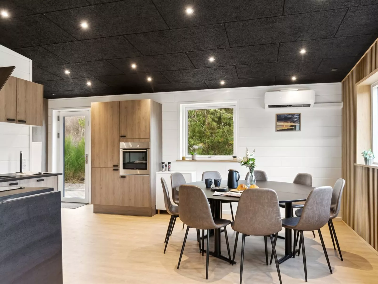 "Danske" - 6.8km from the sea-Inside