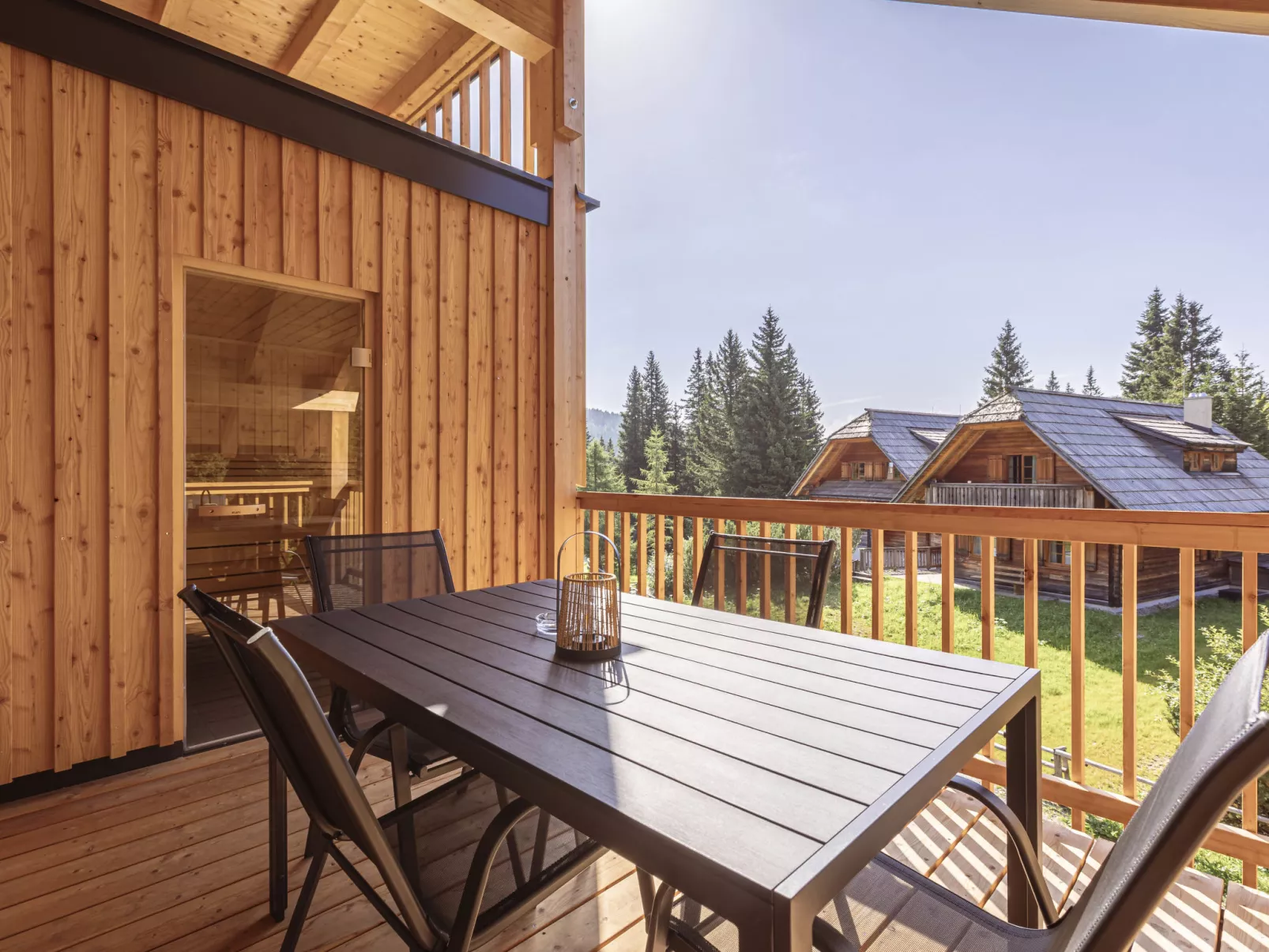 Mit 2 Schlafzimmern & Sauna-Outside