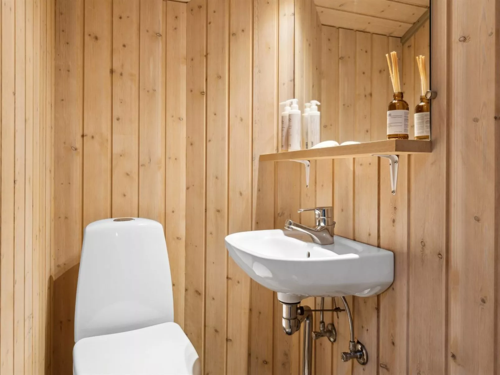 "Arent" - 1.1km from the sea-Inside