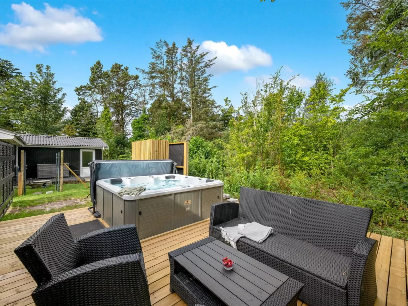 "Tiina" - 500m to the fjord-Outside