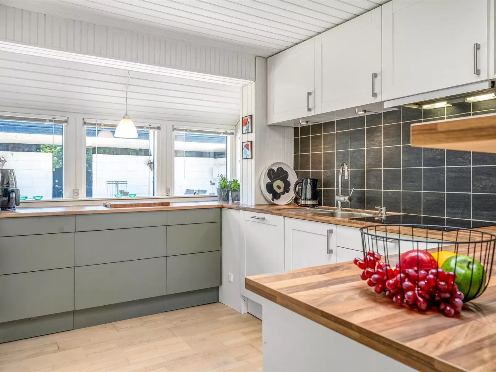 "Sven" - 250m to the fjord-Outside