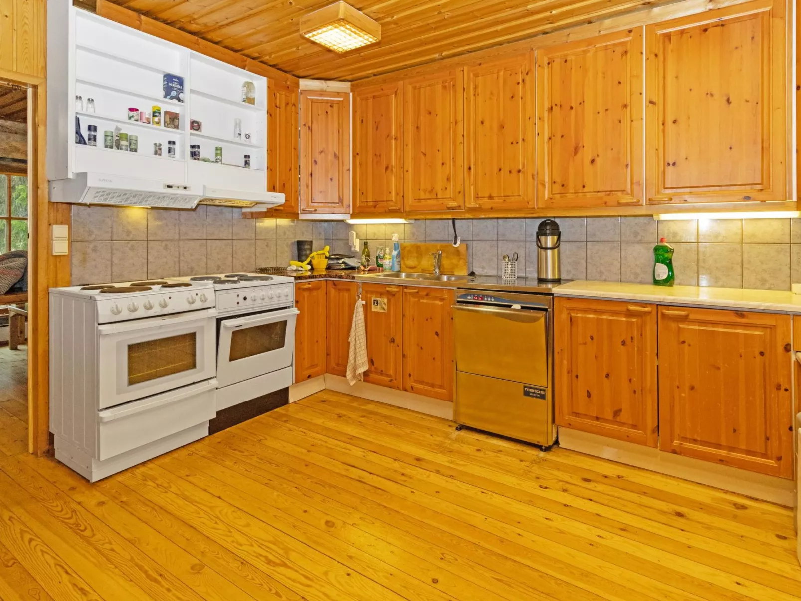 Metsä-luosto-Drinnen