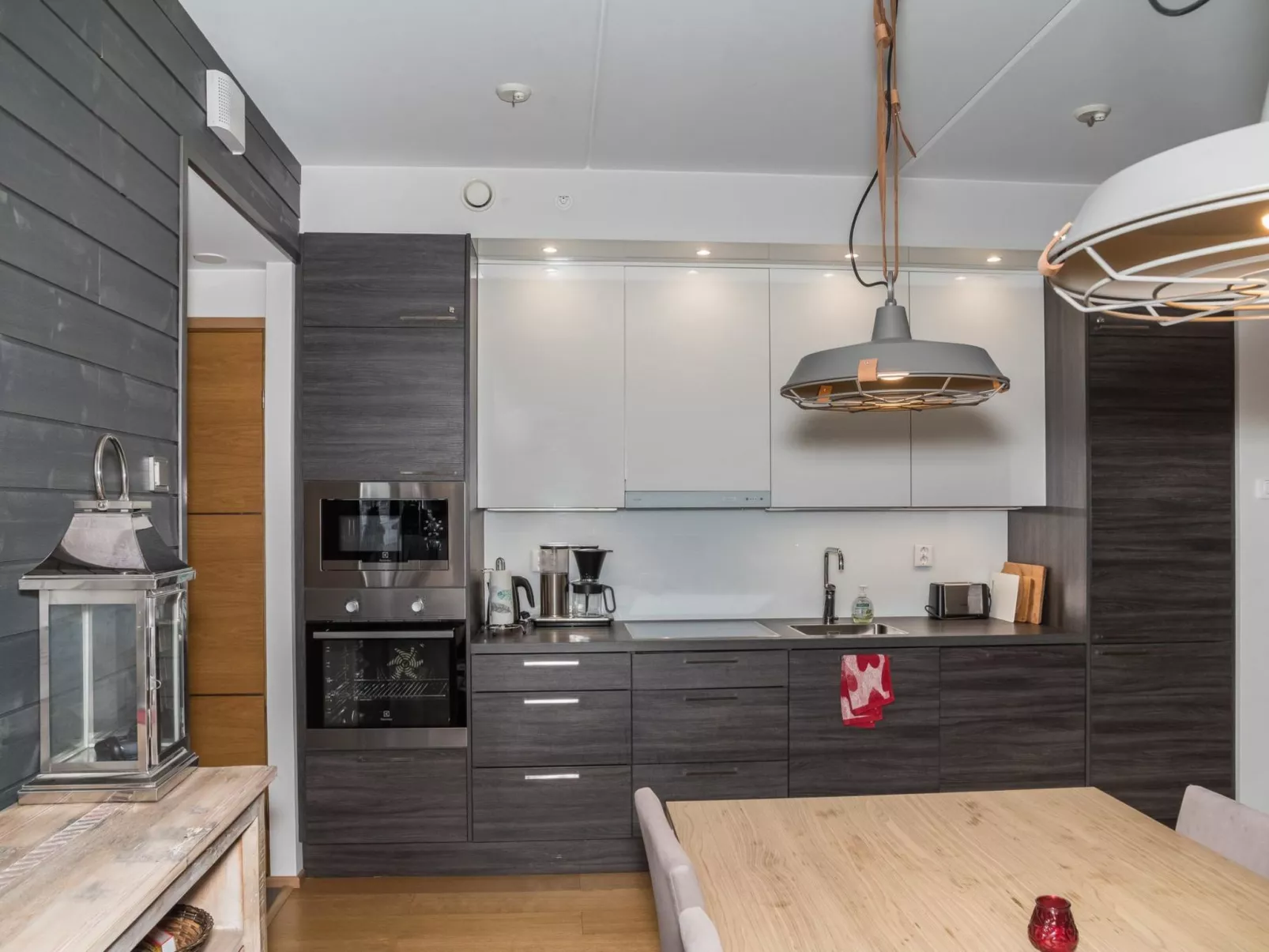 Levi hillside-Drinnen