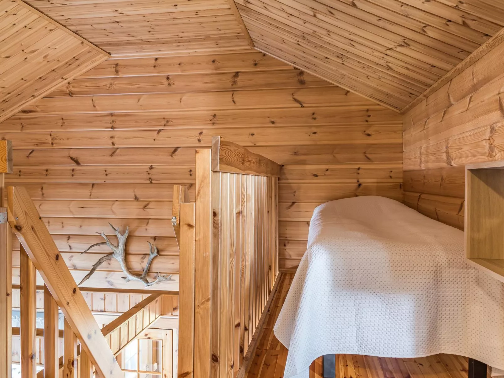 Levin kultakoto-Inside