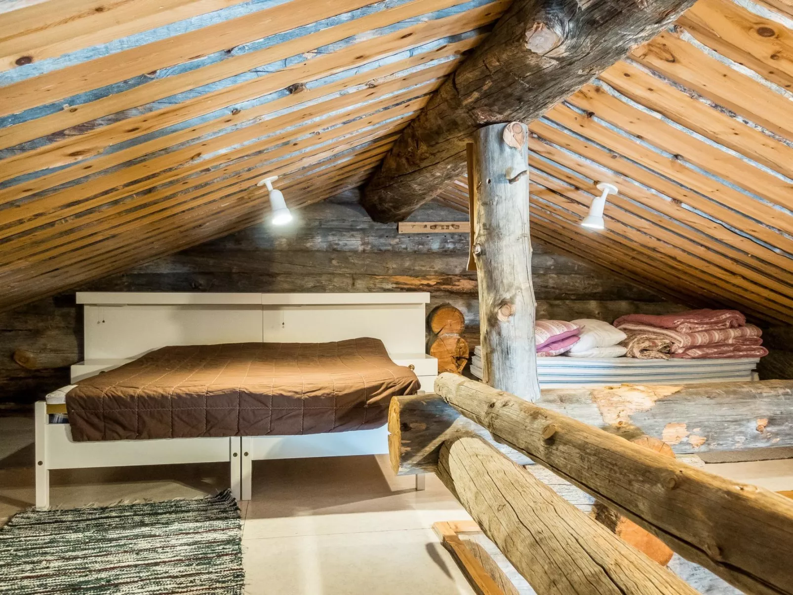 Luostonseita 1-Drinnen