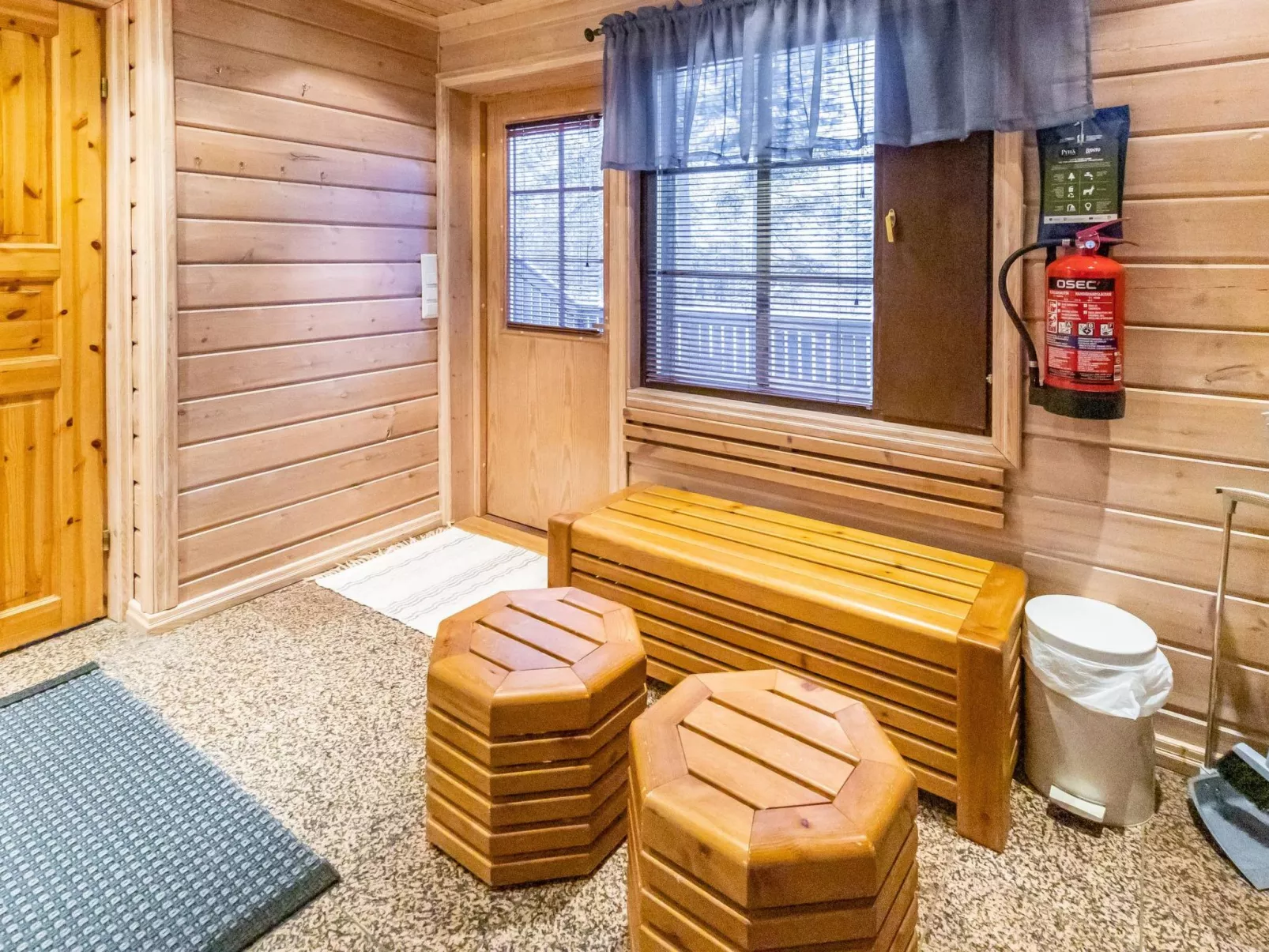 Pyhänkarhu 1-Drinnen