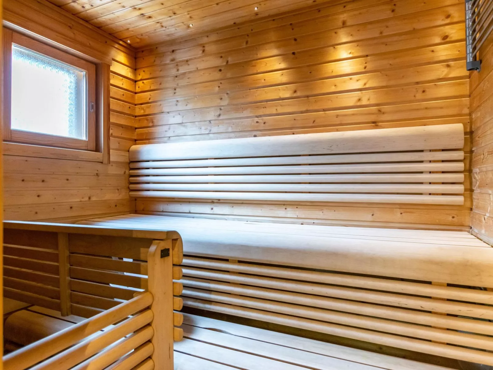 Tunturikettu-Drinnen