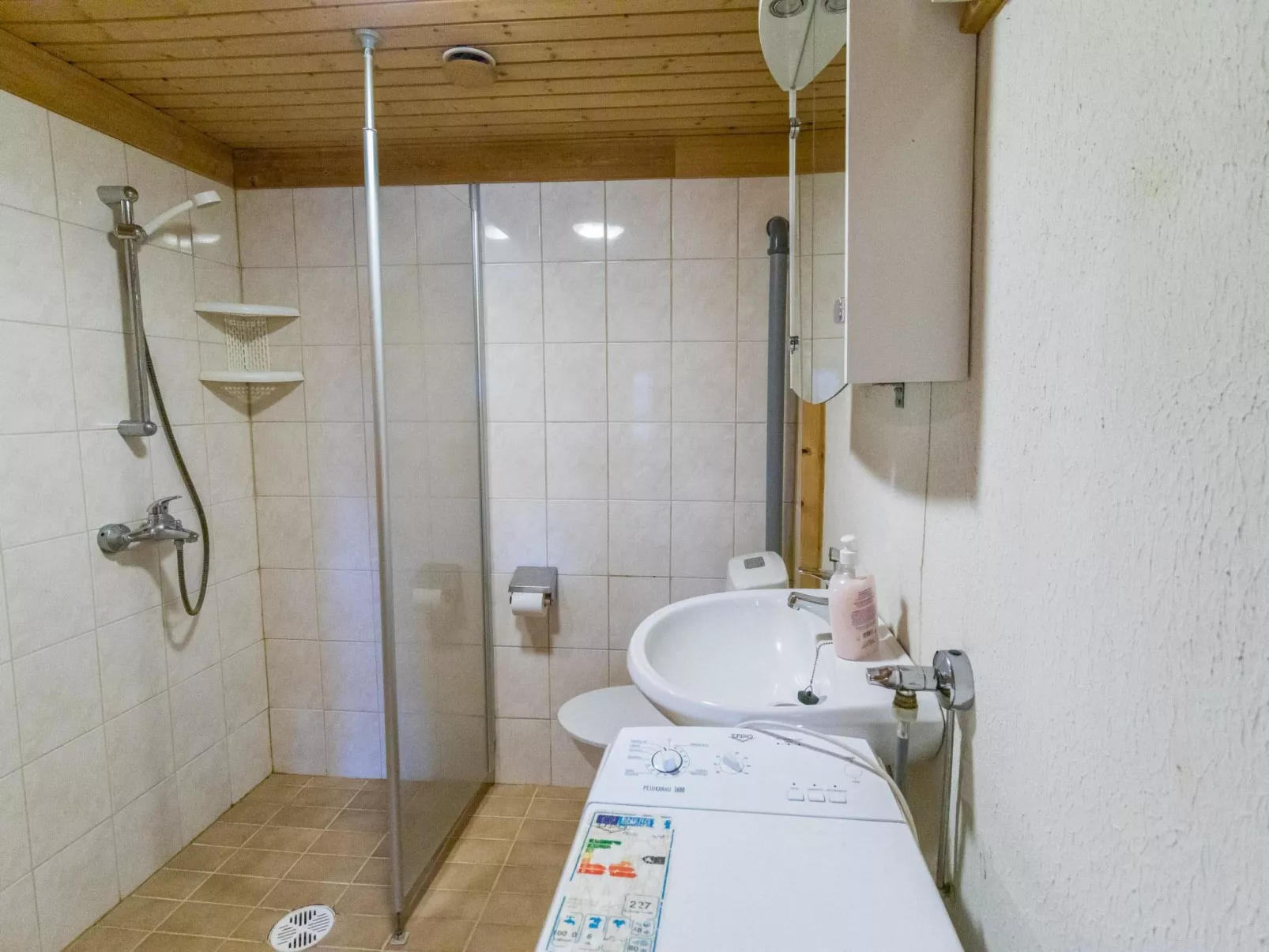 Kuukkelin tupa 1-Dedans