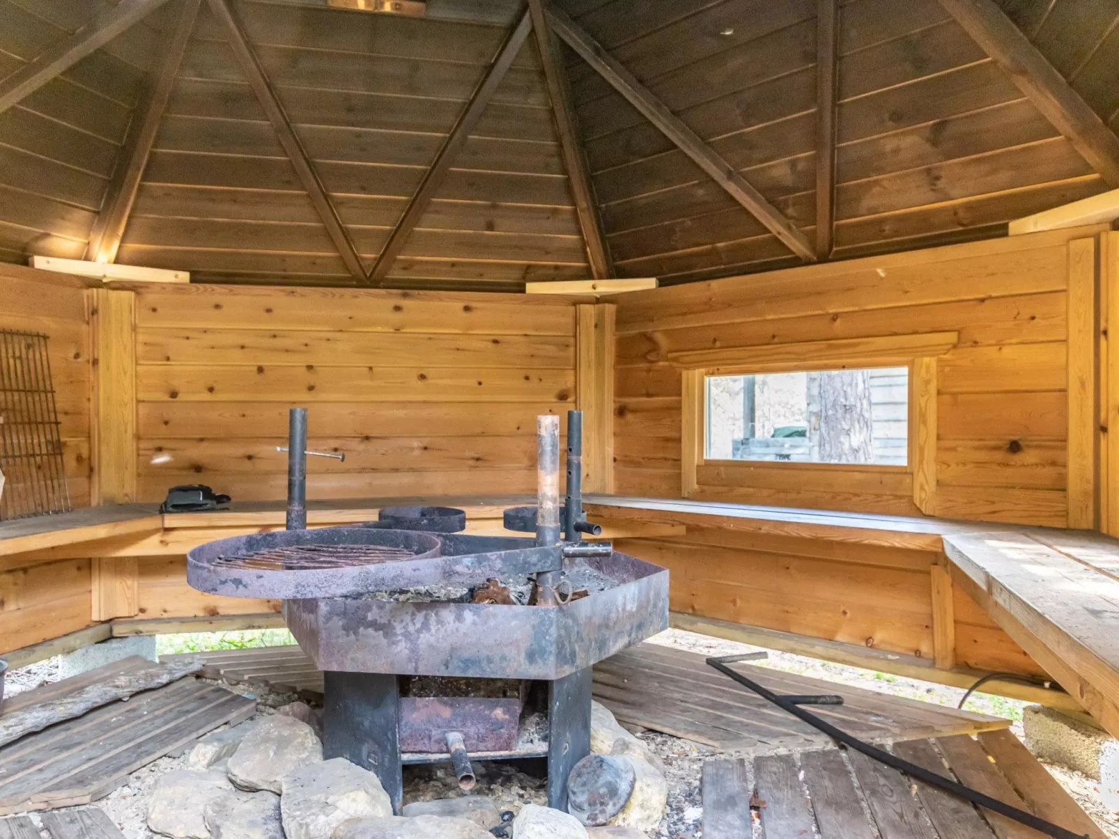 Ressipysäkki 2-Inside