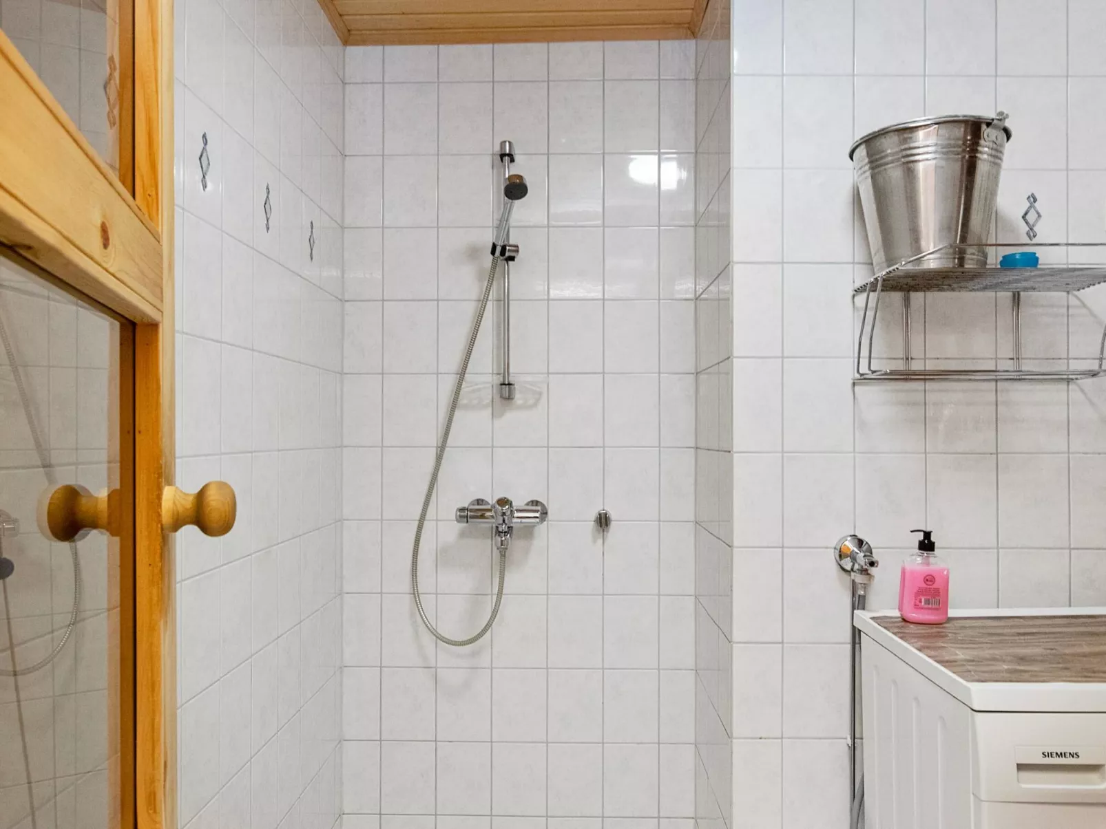 Kuksatie 7 a-Drinnen