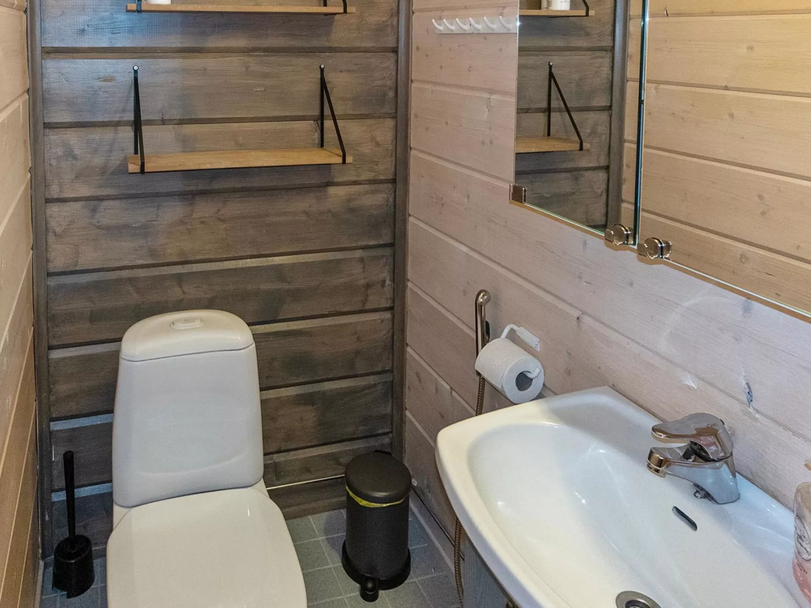 Puuhapirtti 1-Drinnen