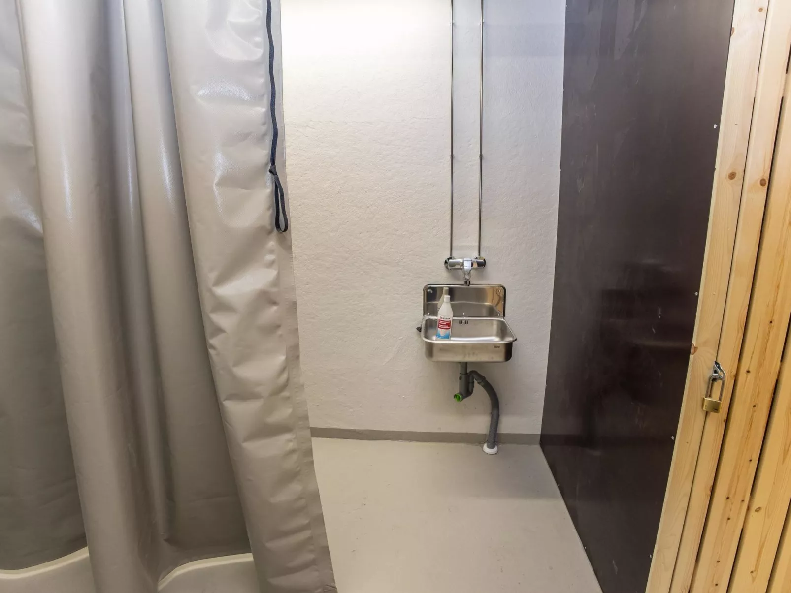 Levistar vi as. 6106-Drinnen